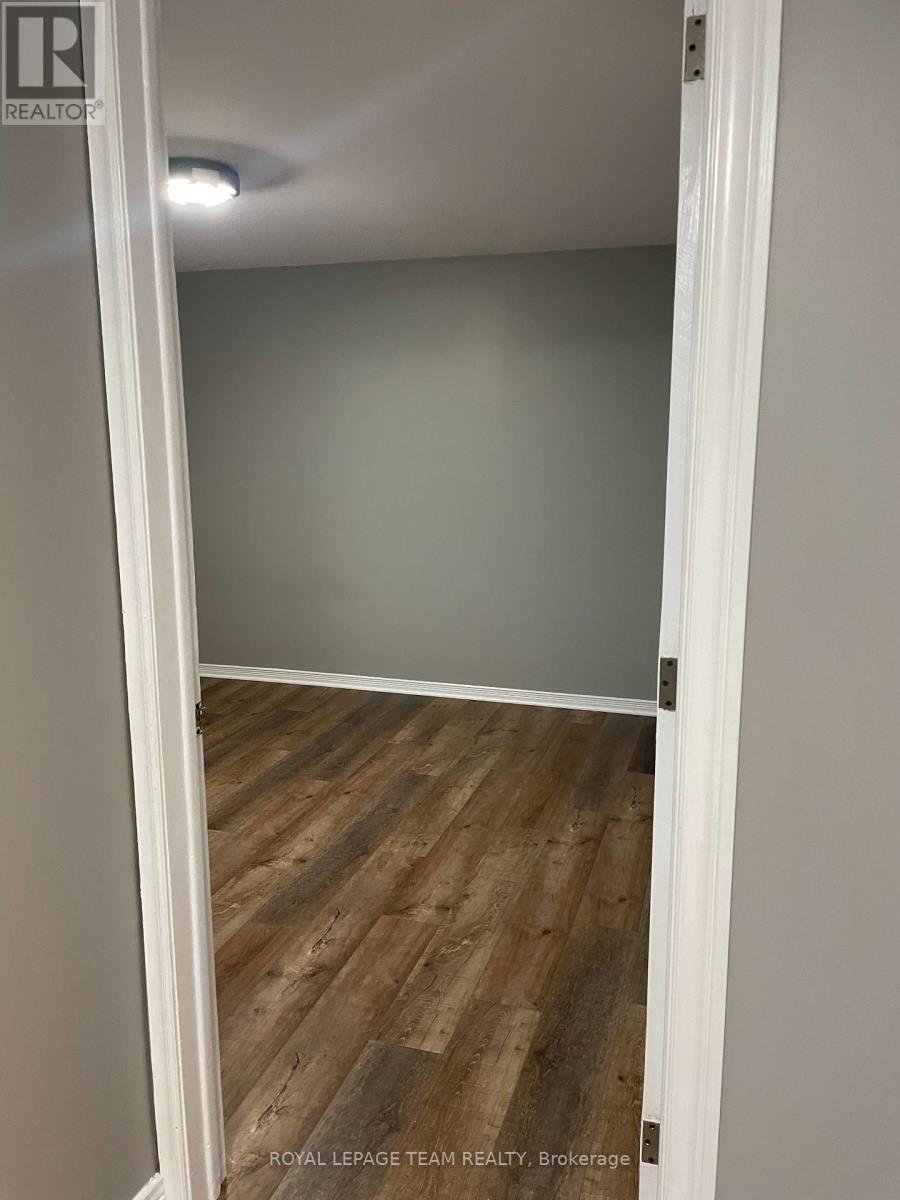 1297 Kitchener Avenue, Ottawa, Ontario  K1V 6W3 - Photo 9 - X12884304