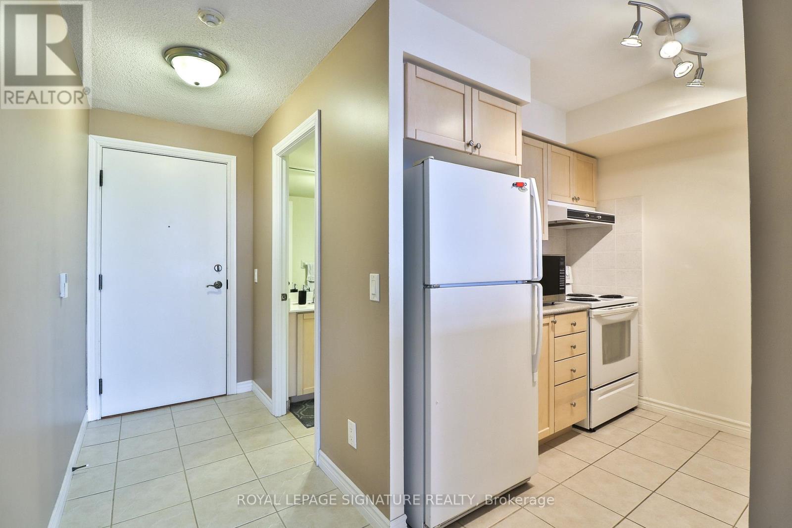 2021 - 700 Humberwood Boulevard, Toronto, Ontario  M9W 7J4 - Photo 10 - W12893682