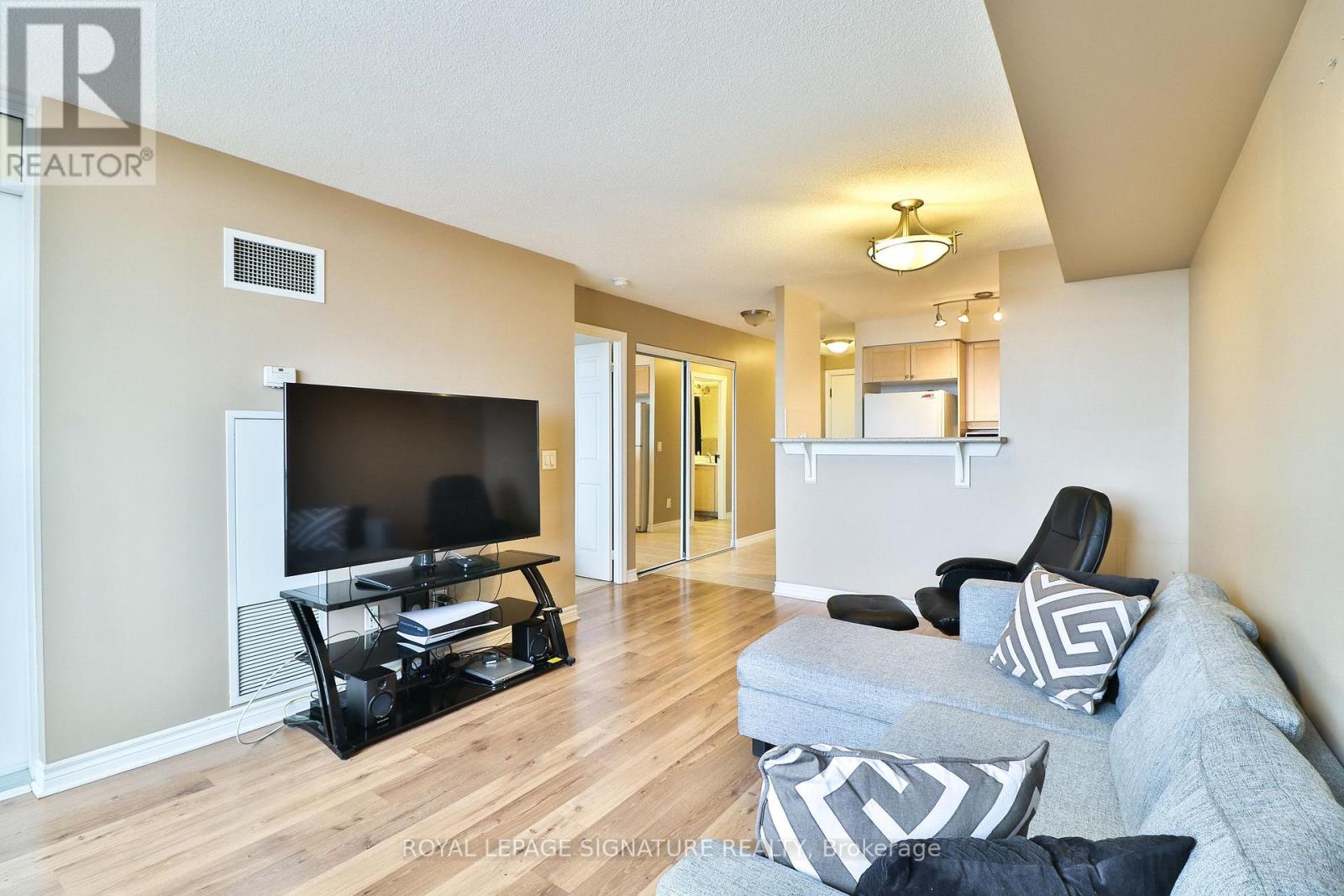2021 - 700 Humberwood Boulevard, Toronto, Ontario  M9W 7J4 - Photo 14 - W12893682
