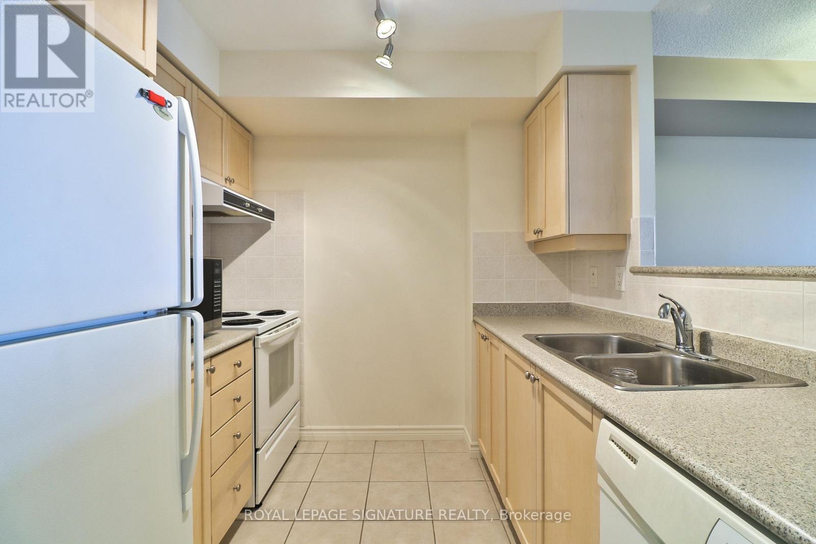 2021 - 700 Humberwood Boulevard, Toronto, Ontario  M9W 7J4 - Photo 18 - W12893682