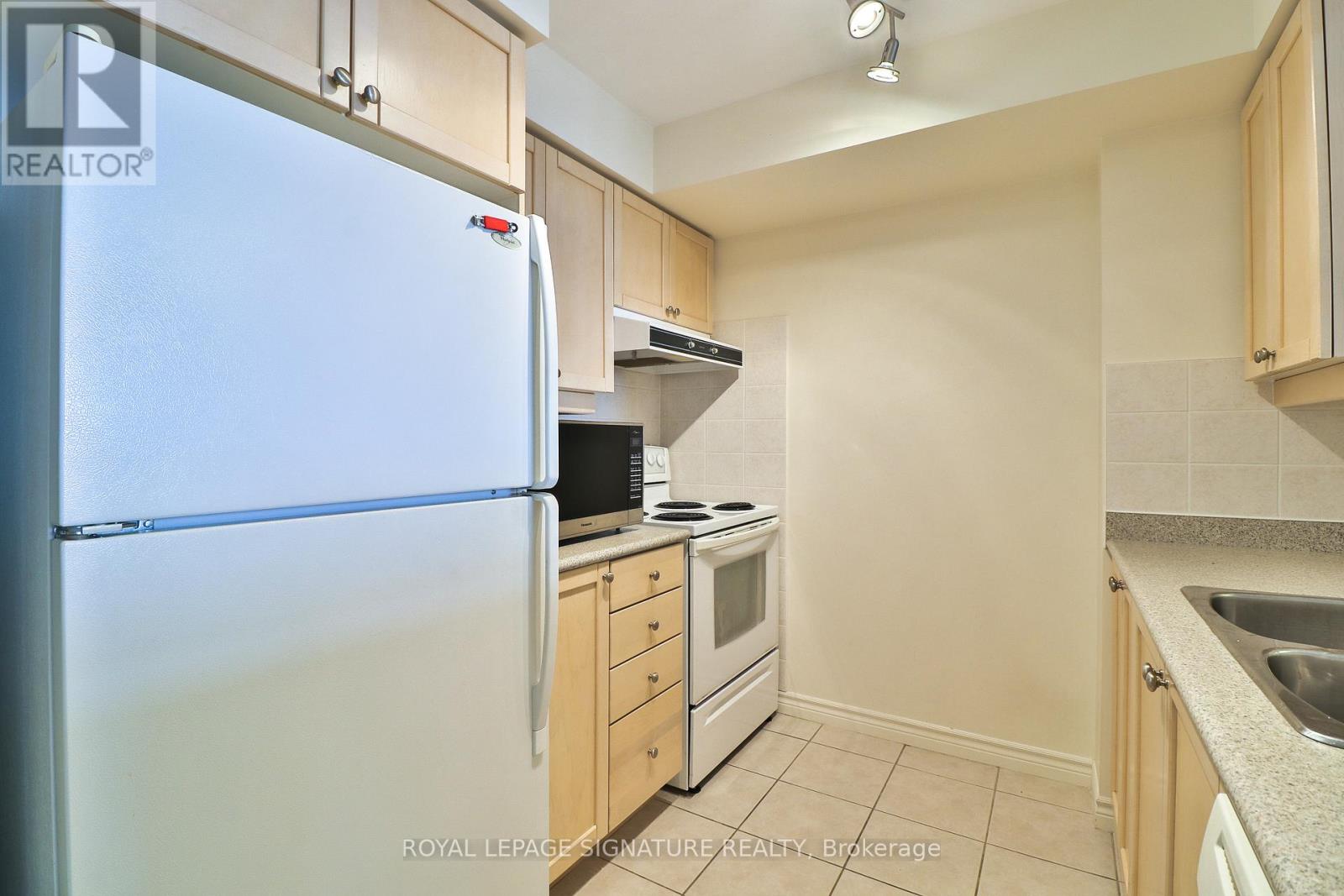 2021 - 700 Humberwood Boulevard, Toronto, Ontario  M9W 7J4 - Photo 19 - W12893682