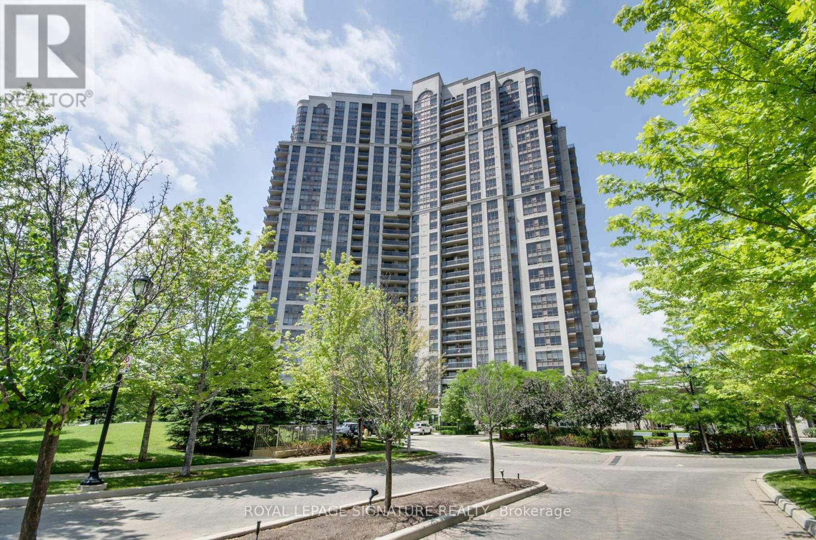 2021 - 700 Humberwood Boulevard, Toronto, Ontario  M9W 7J4 - Photo 2 - W12893682