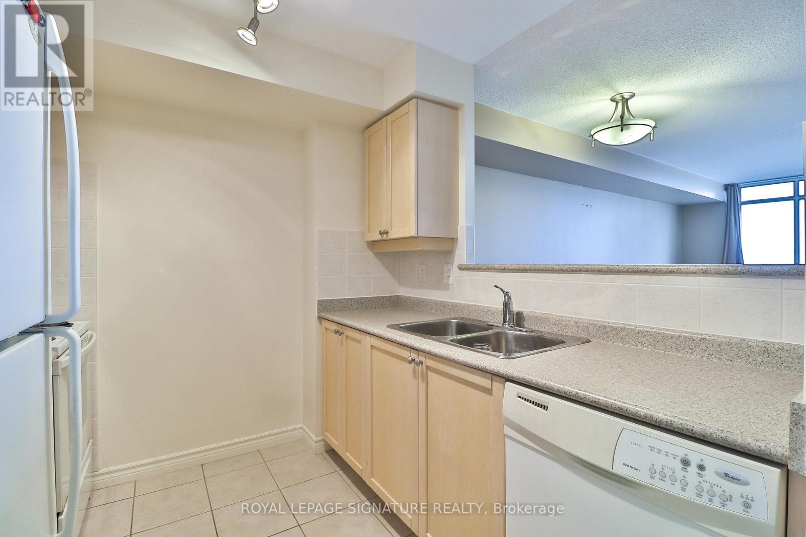 2021 - 700 Humberwood Boulevard, Toronto, Ontario  M9W 7J4 - Photo 20 - W12893682