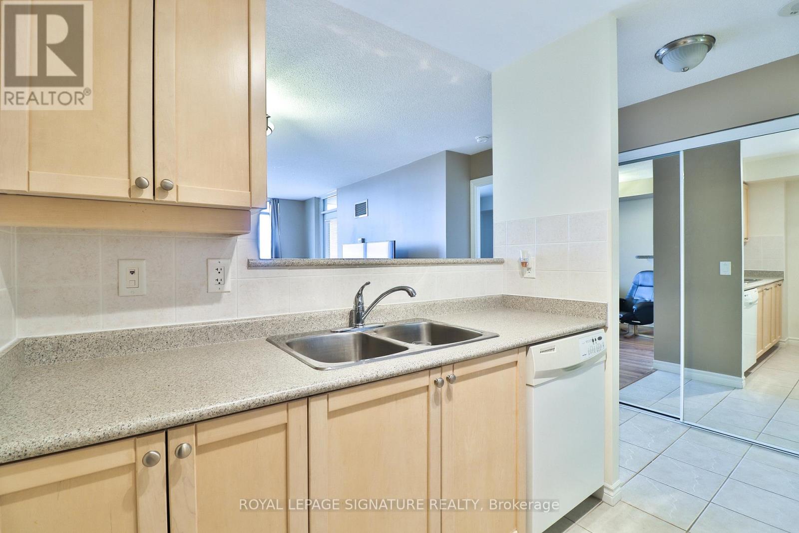 2021 - 700 Humberwood Boulevard, Toronto, Ontario  M9W 7J4 - Photo 21 - W12893682