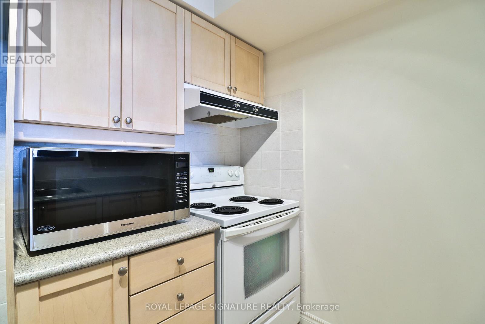 2021 - 700 Humberwood Boulevard, Toronto, Ontario  M9W 7J4 - Photo 22 - W12893682