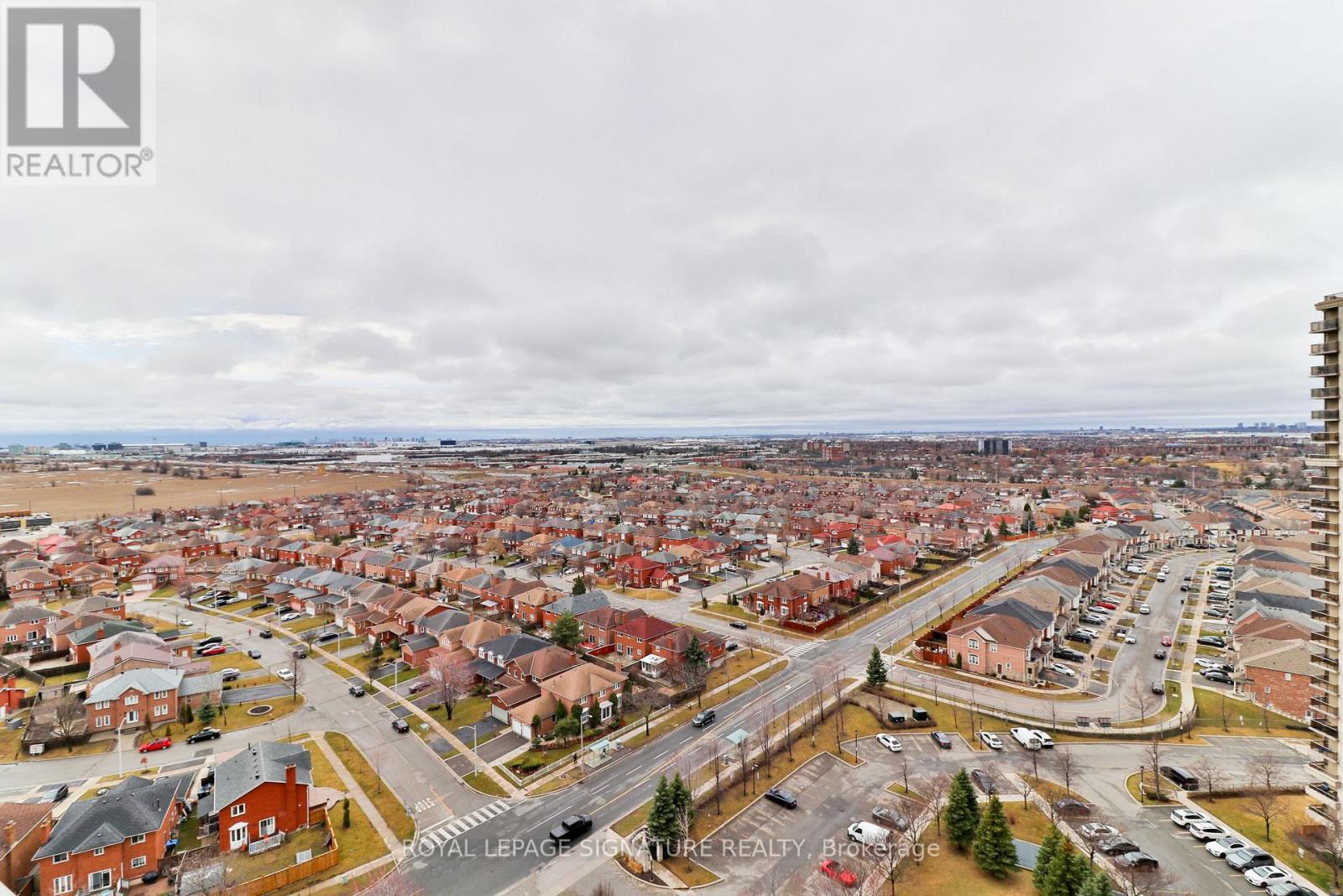 2021 - 700 Humberwood Boulevard, Toronto, Ontario  M9W 7J4 - Photo 32 - W12893682