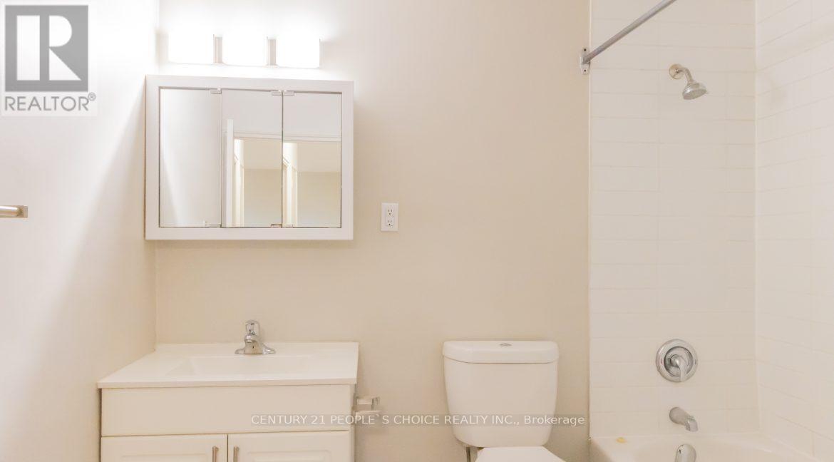 210 - 1061 Seneca Avenue, Mississauga, Ontario  L5G 3X7 - Photo 4 - W12893688