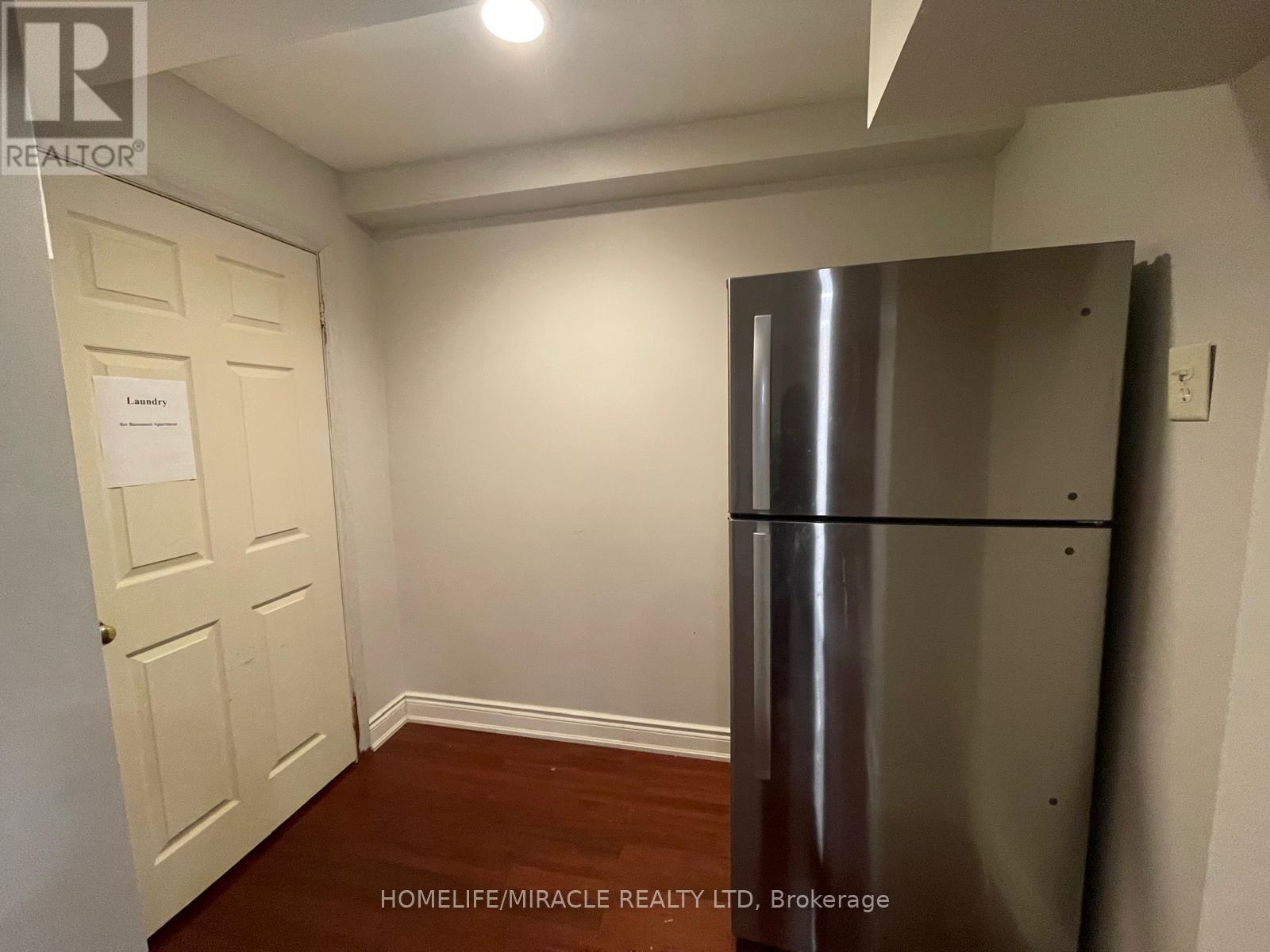 5547 Wheatland Court, Mississauga, Ontario  L5V 2E4 - Photo 11 - W12893734