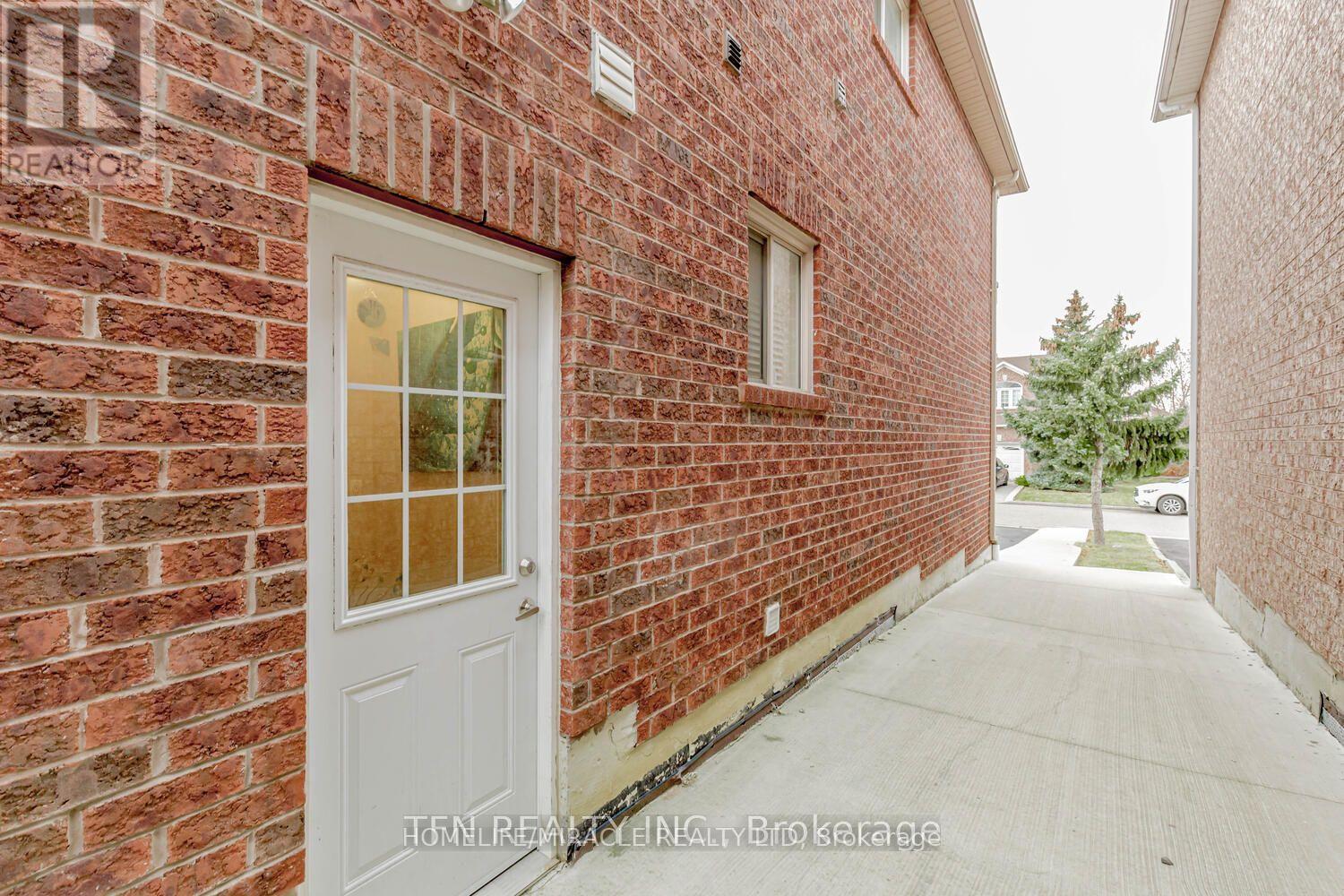 5547 Wheatland Court, Mississauga, Ontario  L5V 2E4 - Photo 12 - W12893734