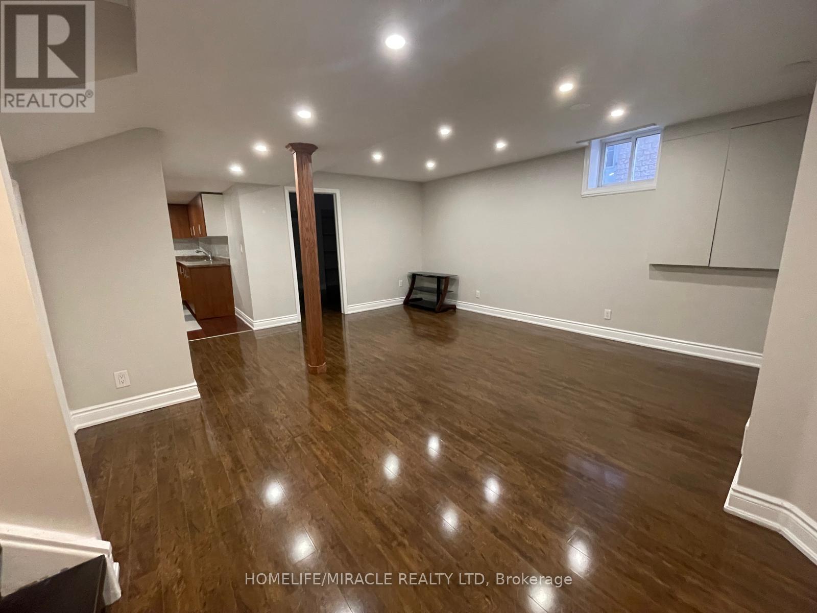 5547 Wheatland Court, Mississauga, Ontario  L5V 2E4 - Photo 2 - W12893734