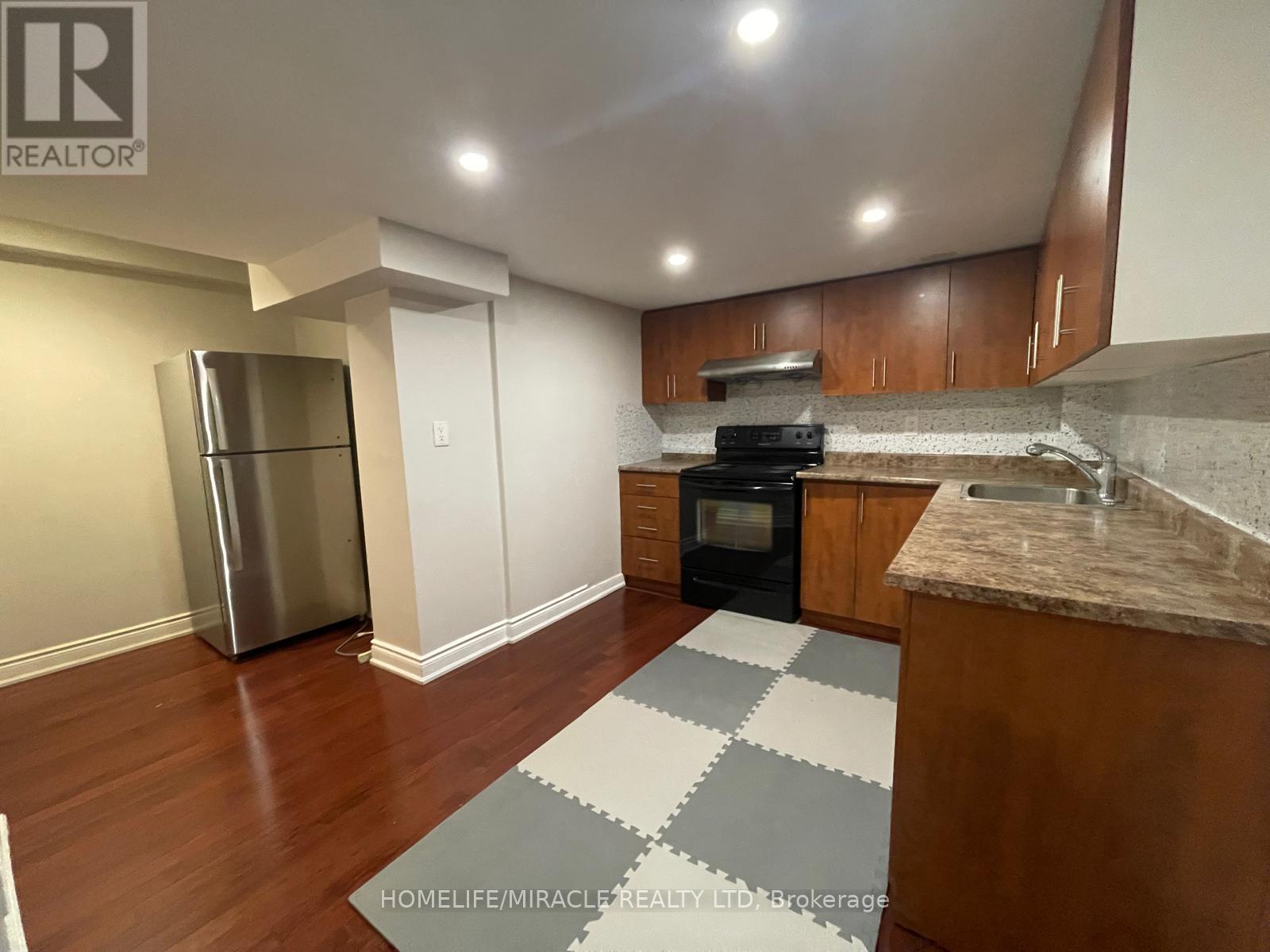 5547 Wheatland Court, Mississauga, Ontario  L5V 2E4 - Photo 4 - W12893734