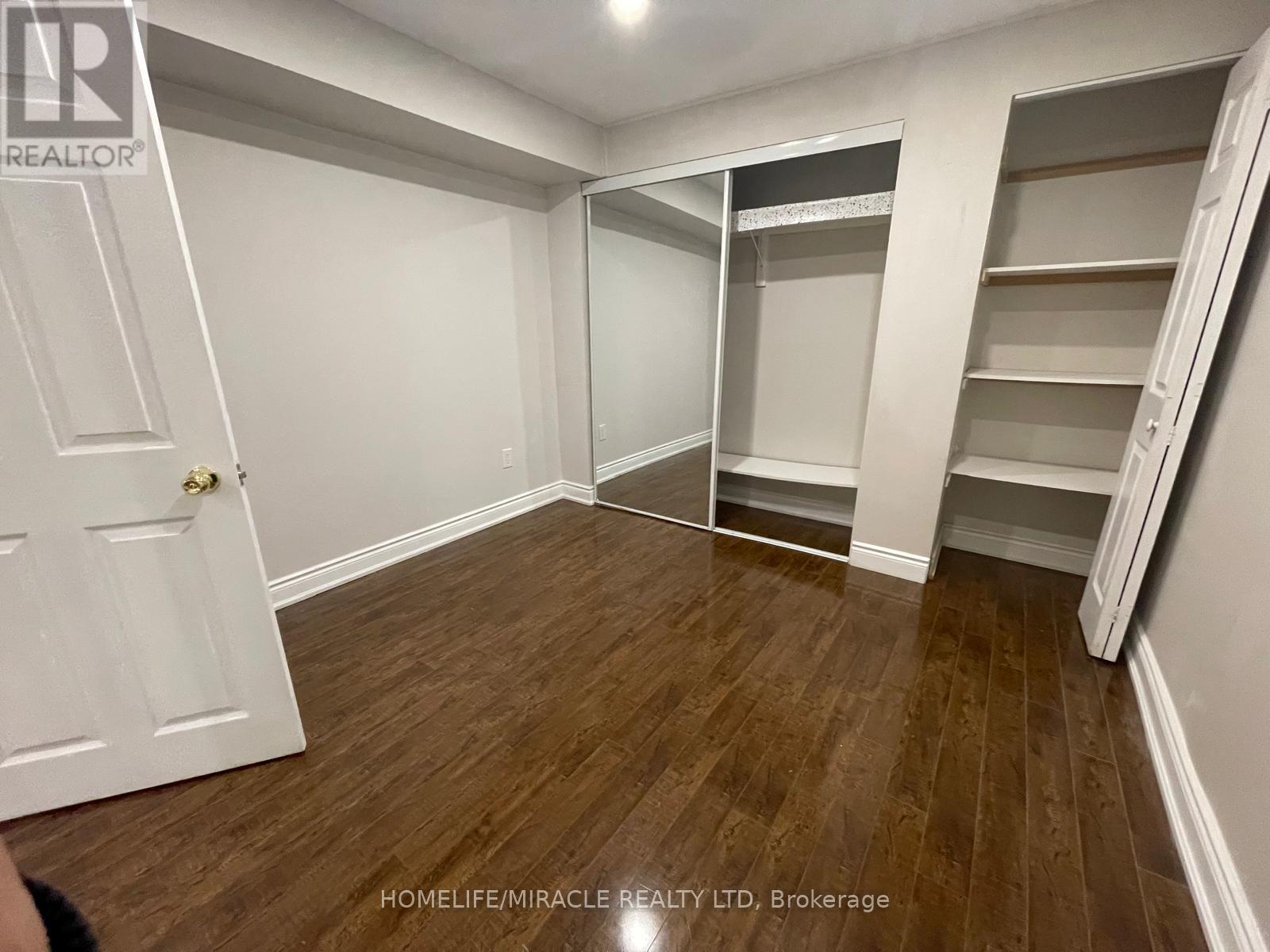 5547 Wheatland Court, Mississauga, Ontario  L5V 2E4 - Photo 5 - W12893734