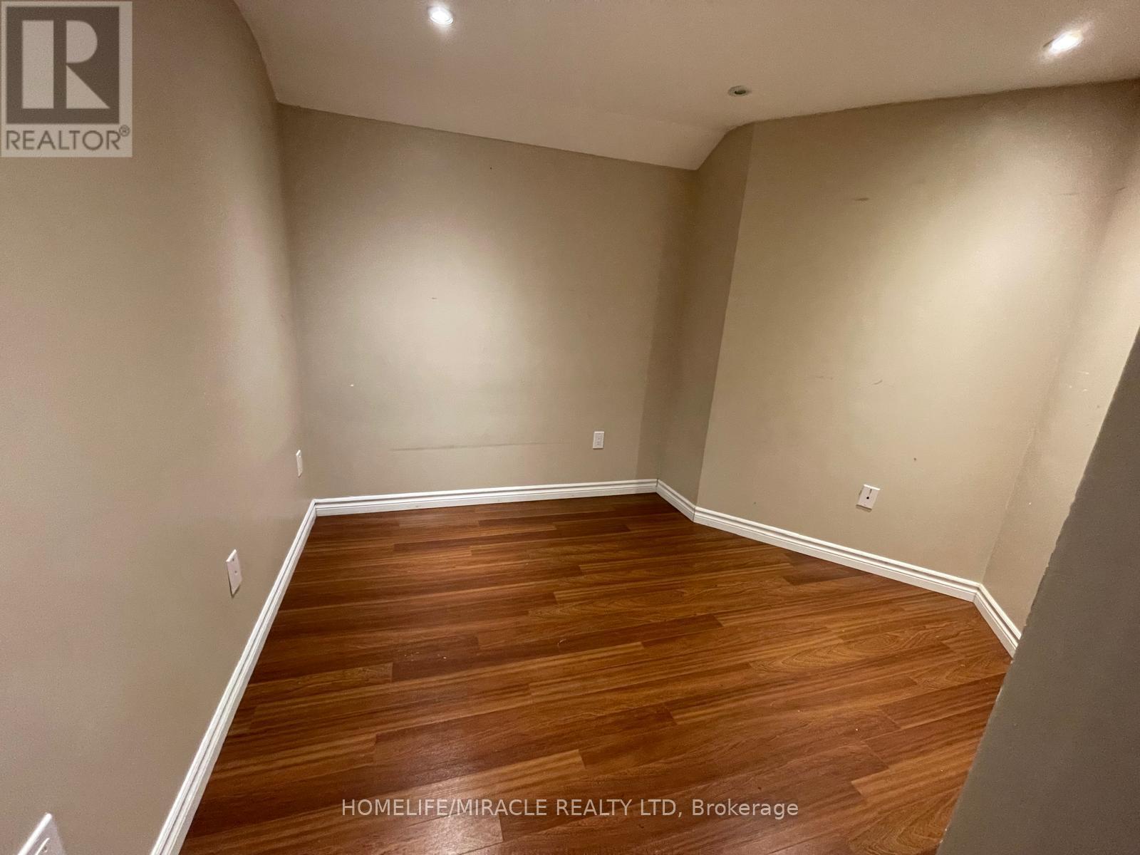 5547 Wheatland Court, Mississauga, Ontario  L5V 2E4 - Photo 8 - W12893734