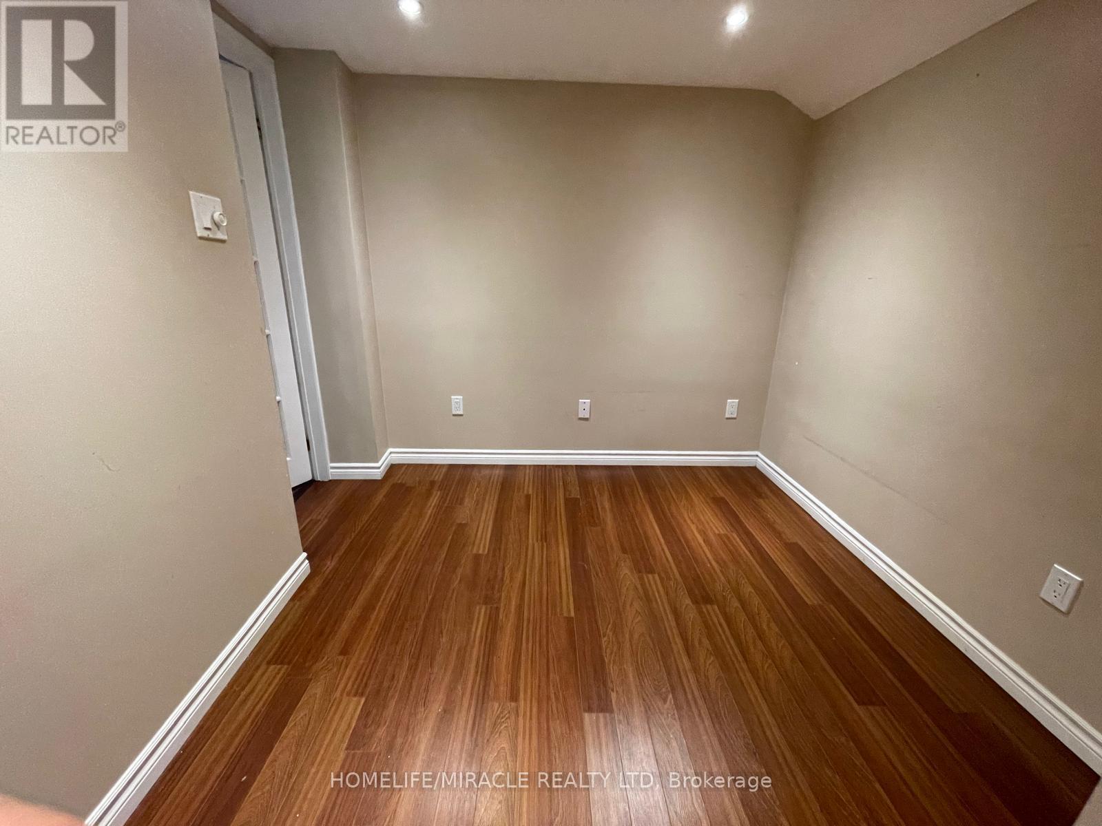 5547 Wheatland Court, Mississauga, Ontario  L5V 2E4 - Photo 9 - W12893734