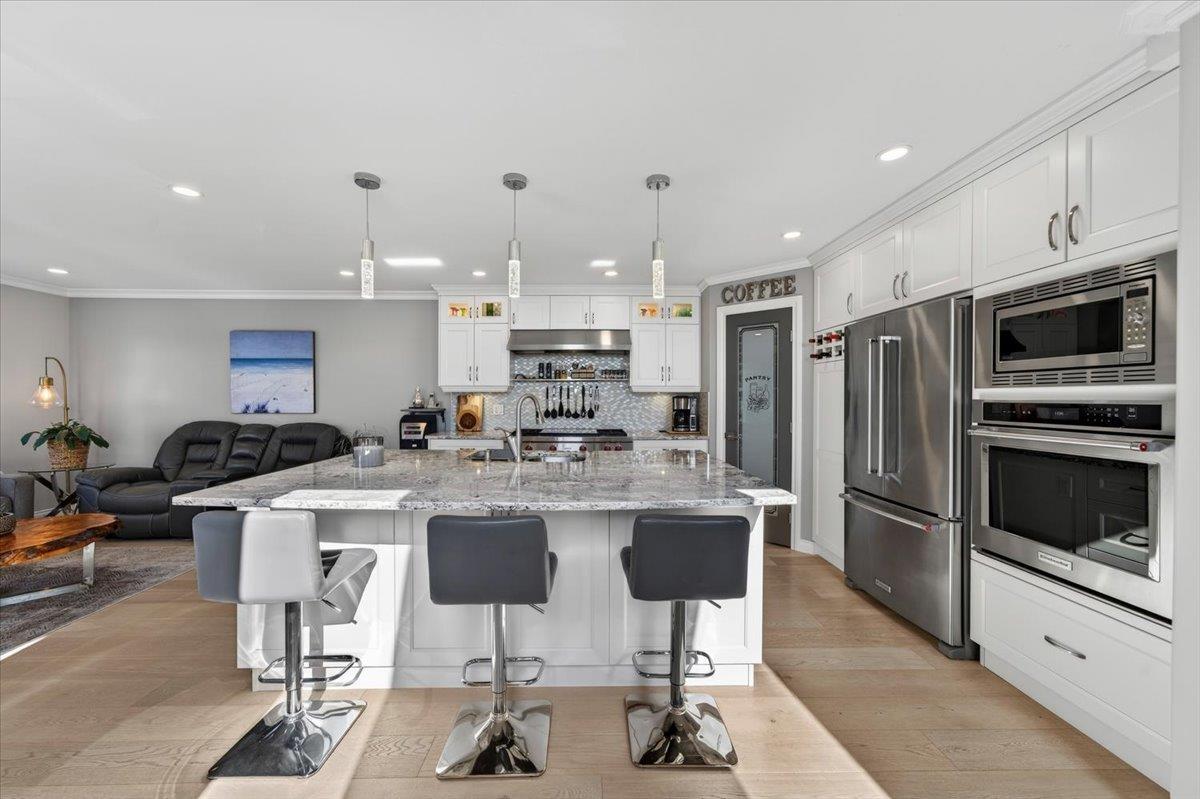 927 Kent Street, White Rock, British Columbia  V4B 4S9 - Photo 3 - R3100709