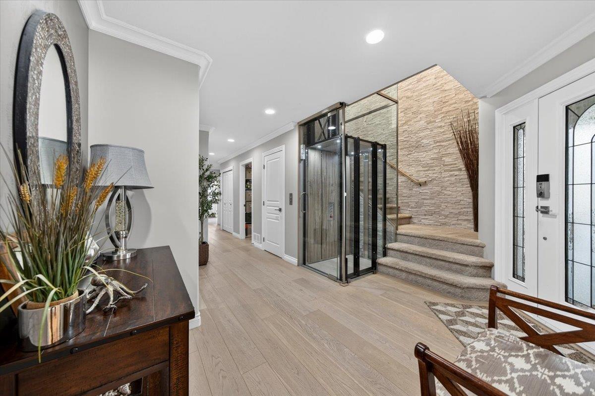 927 Kent Street, White Rock, British Columbia  V4B 4S9 - Photo 2 - R3100709