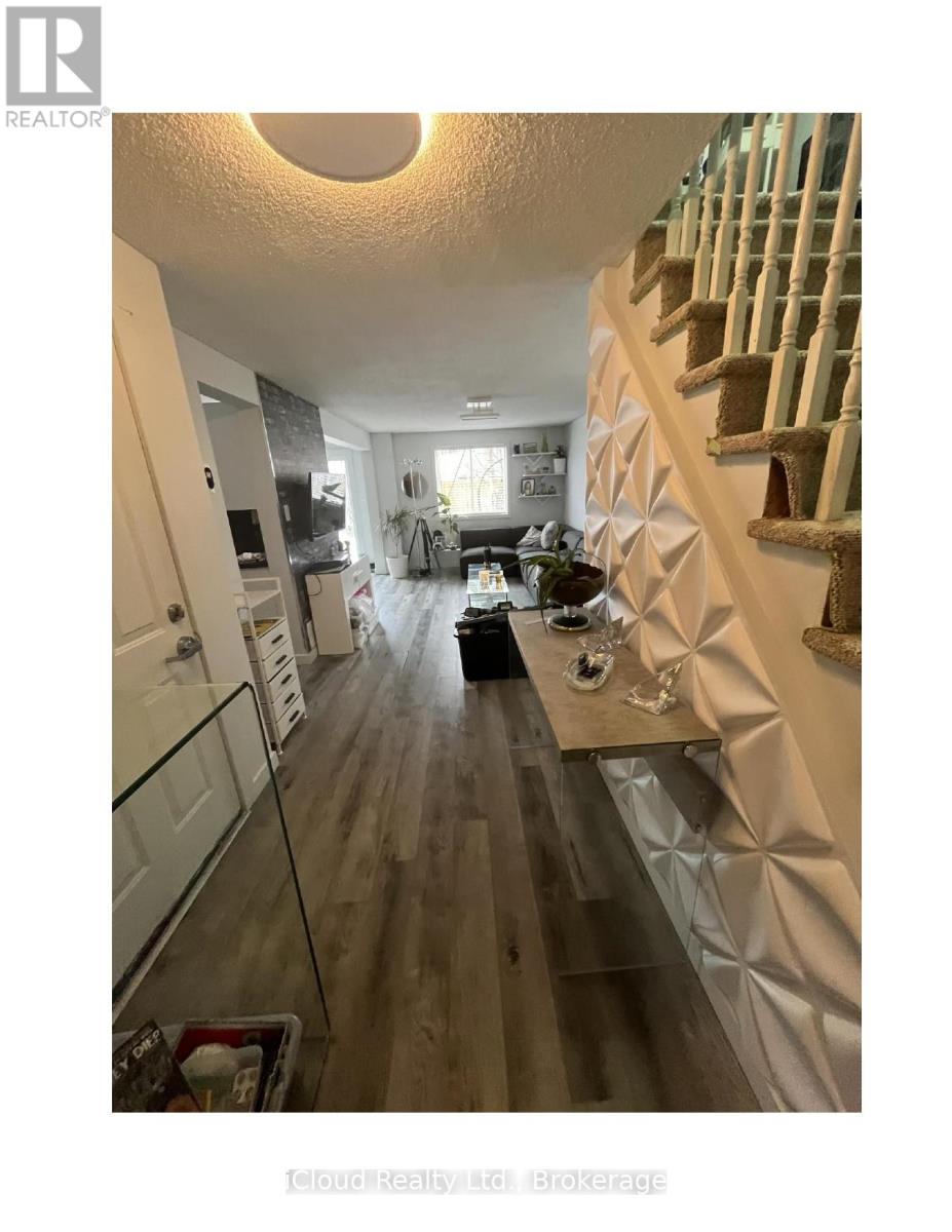 13 Raymond Crescent, Barrie (Painswick South), Ontario  L4N 0V4 - Photo 4 - S12891318