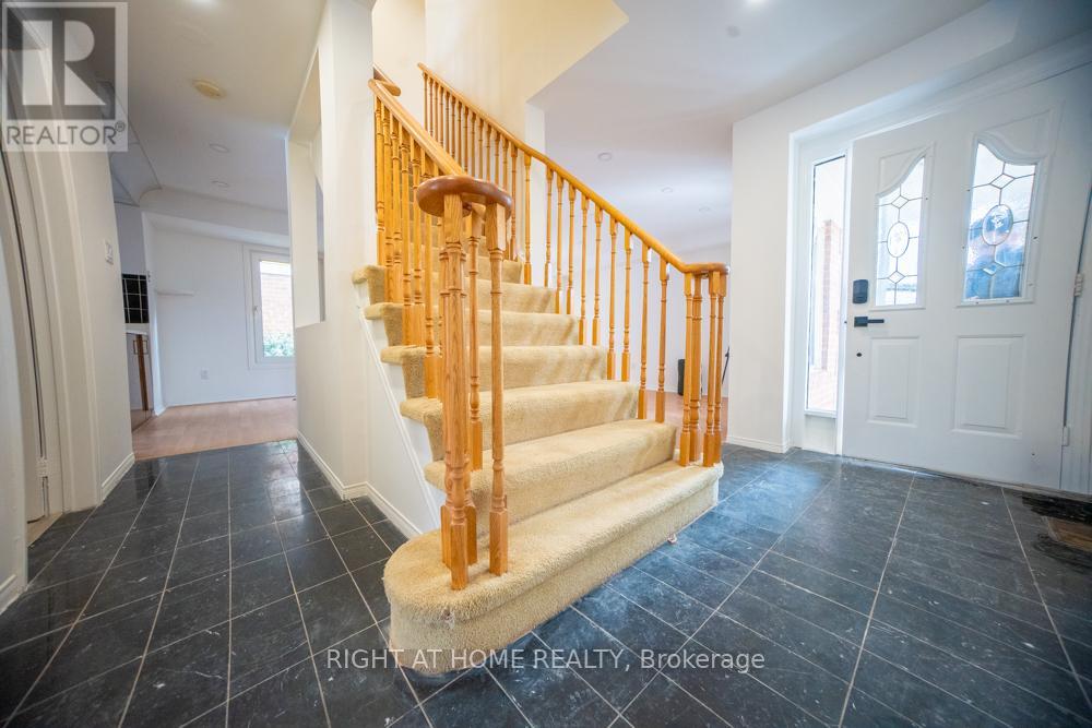 3932 Rushton Crescent, Mississauga, Ontario  L5L 4H8 - Photo 2 - W12803172