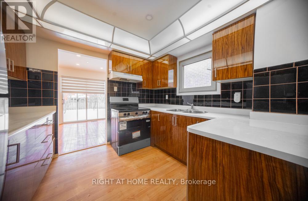 3932 Rushton Crescent, Mississauga, Ontario  L5L 4H8 - Photo 7 - W12803172