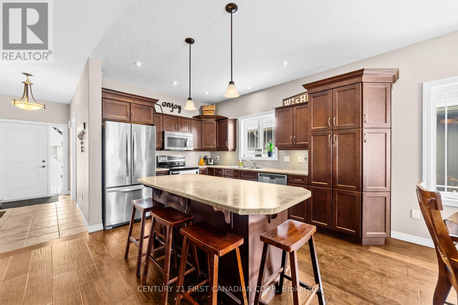 Photo 7 of 37 for 272 Walnut Street