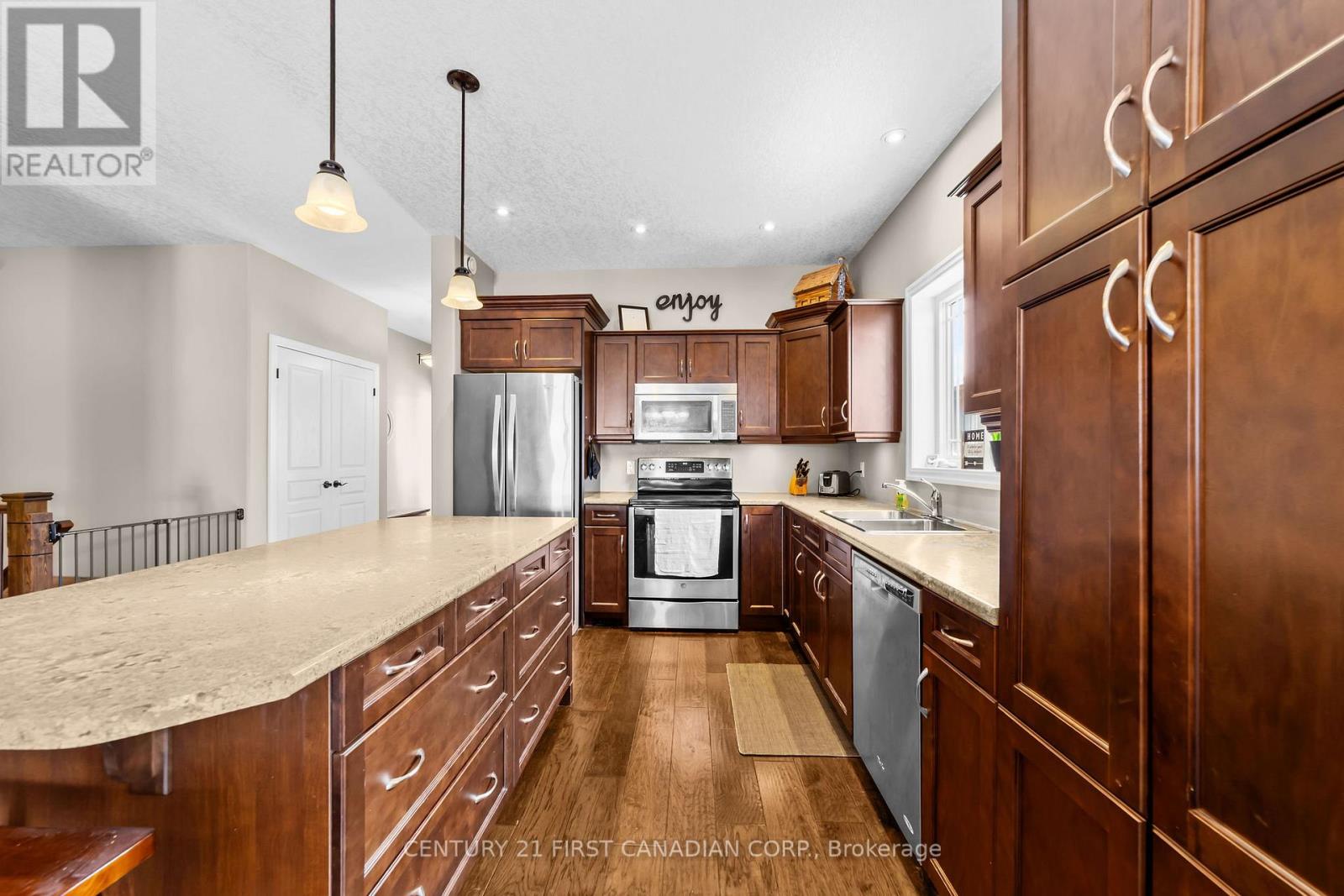 Photo 8 of 37 for 272 Walnut Street