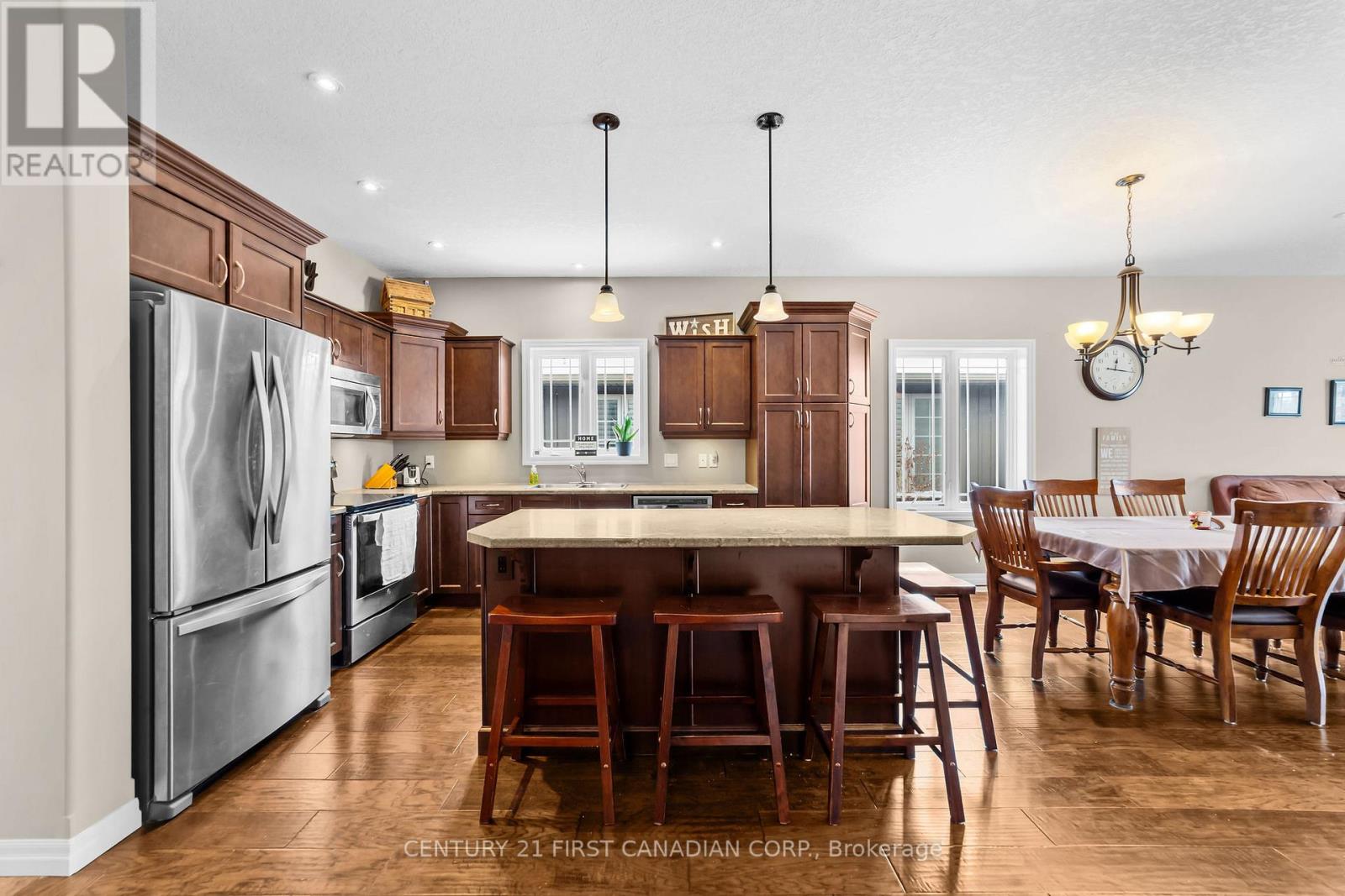 Photo 9 of 37 for 272 Walnut Street