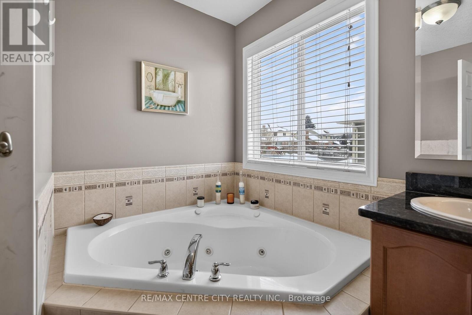 1260 Birchwood Drive, London South, Ontario  N6K 5C2 - Photo 18 - X12893756