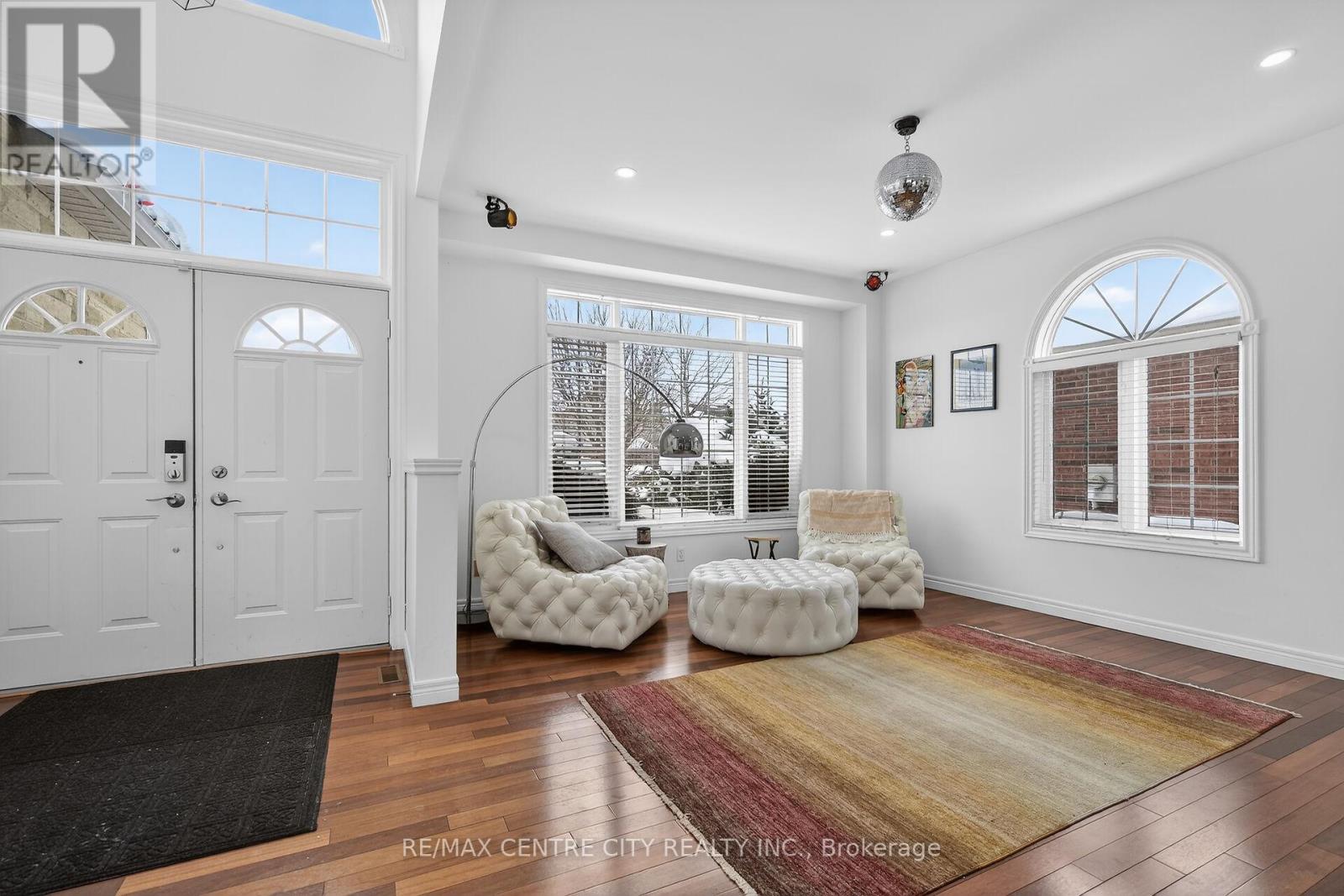 1260 Birchwood Drive, London South, Ontario  N6K 5C2 - Photo 3 - X12893756