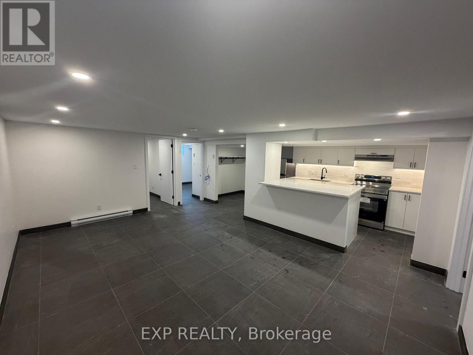 3 - 813 Norton Avenue, Ottawa, Ontario  K2B 5P5 - Photo 3 - X12893770