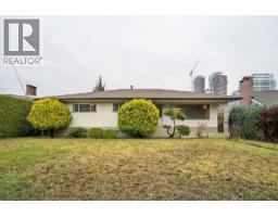 <div class="price">$3,590,000</div> 5606 Willow Street, Vancouver<br><div style="margin-bottom:8px;"><small>Oakwyn Realty Ltd.</small></div><div class='bed_bath'>6 Bed | 3 Bath</div>