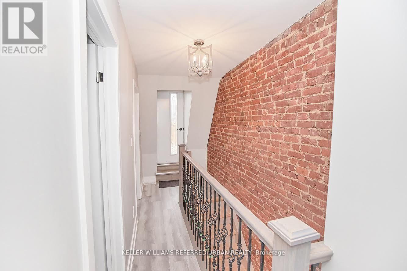 Upper - 911 Dovercourt Road, Toronto (Palmerston-Little Italy), Ontario  M6H 2X6 - Photo 6 - C12893758