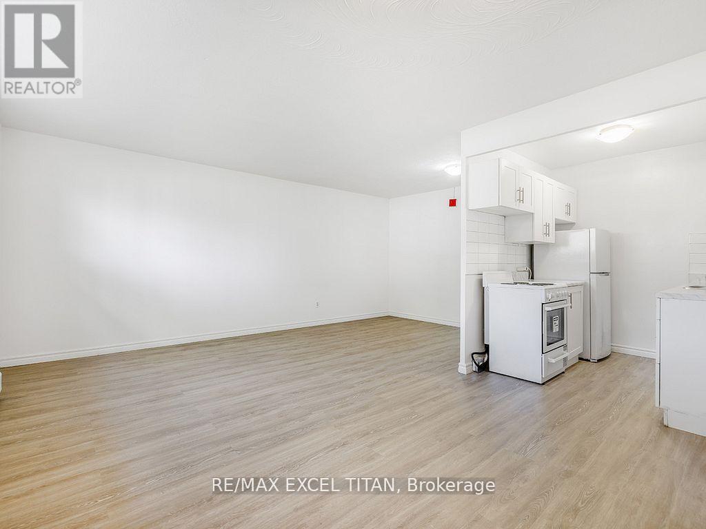 102 - 165 Colborne Avenue, Richmond Hill (Harding), Ontario  L4C 2K2 - Photo 6 - N12893786