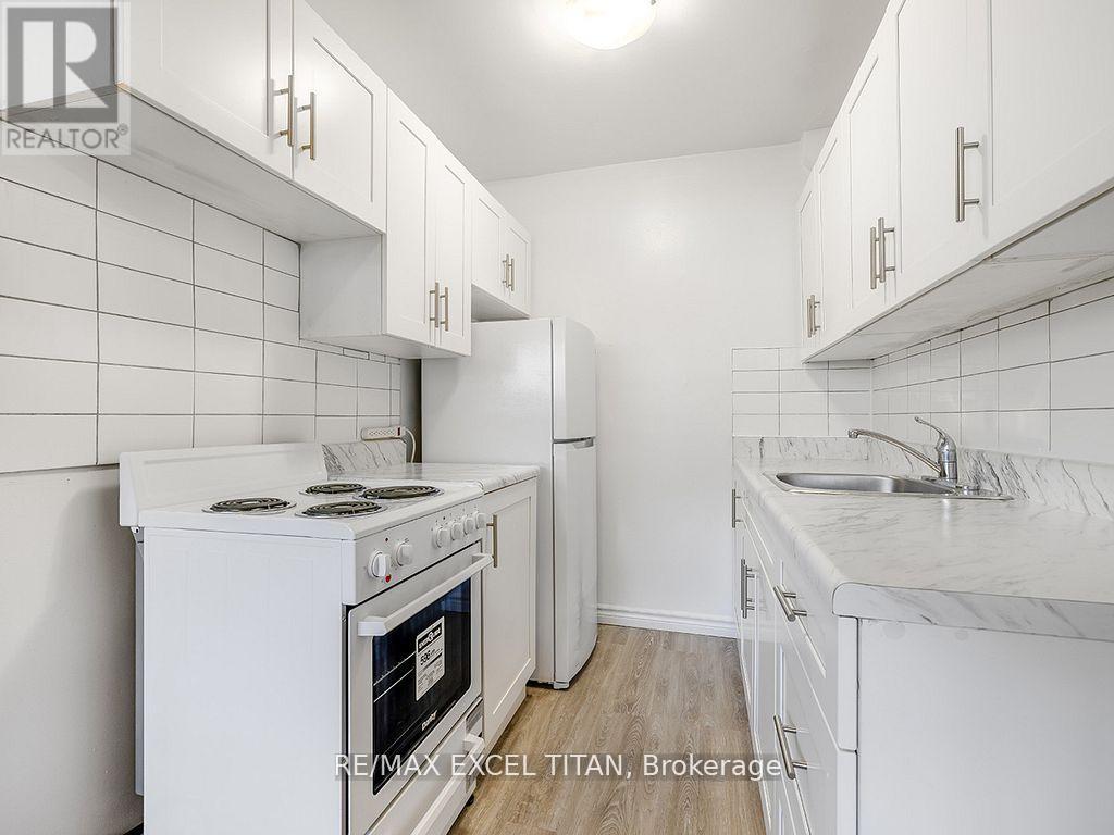 102 - 165 Colborne Avenue, Richmond Hill (Harding), Ontario  L4C 2K2 - Photo 8 - N12893786