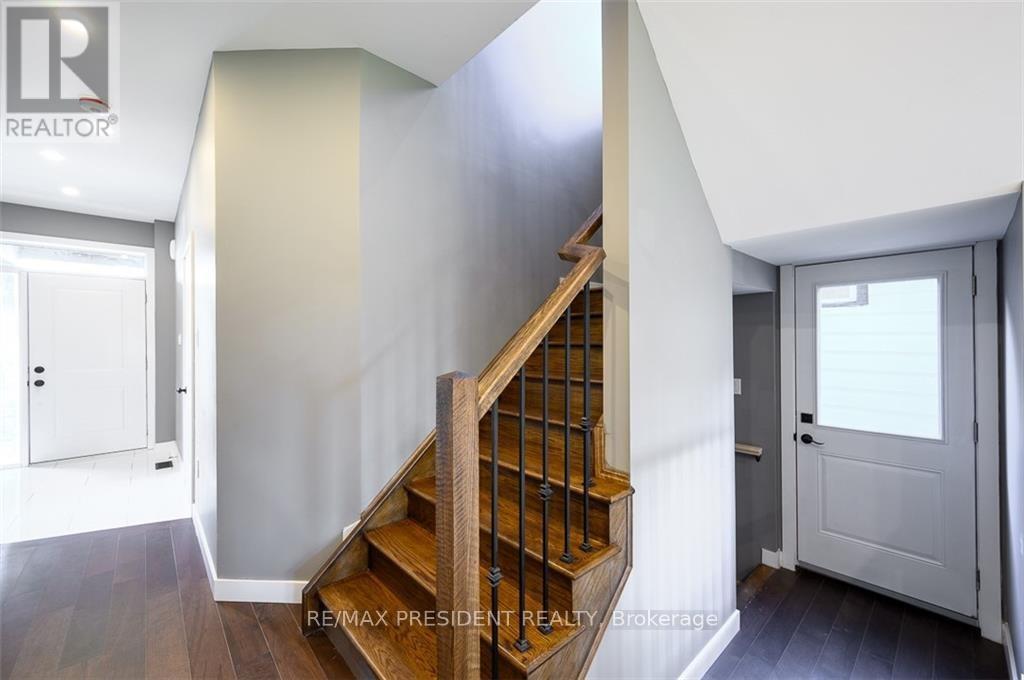 212 Weir Street N, Hamilton, Ontario  L8H 5G3 - Photo 11 - X12893762