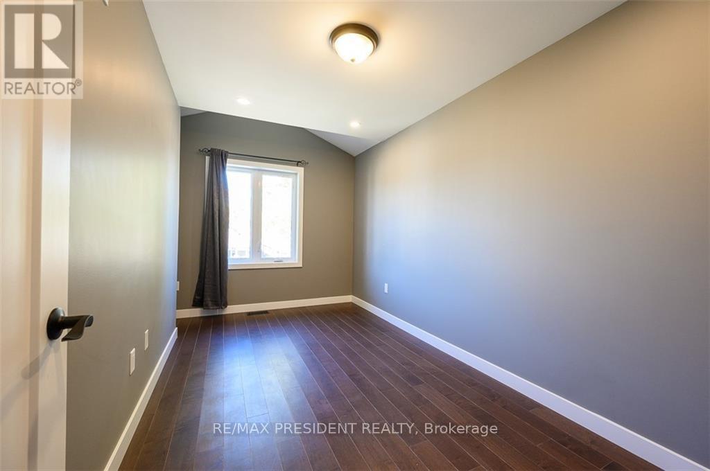 212 Weir Street N, Hamilton, Ontario  L8H 5G3 - Photo 18 - X12893762