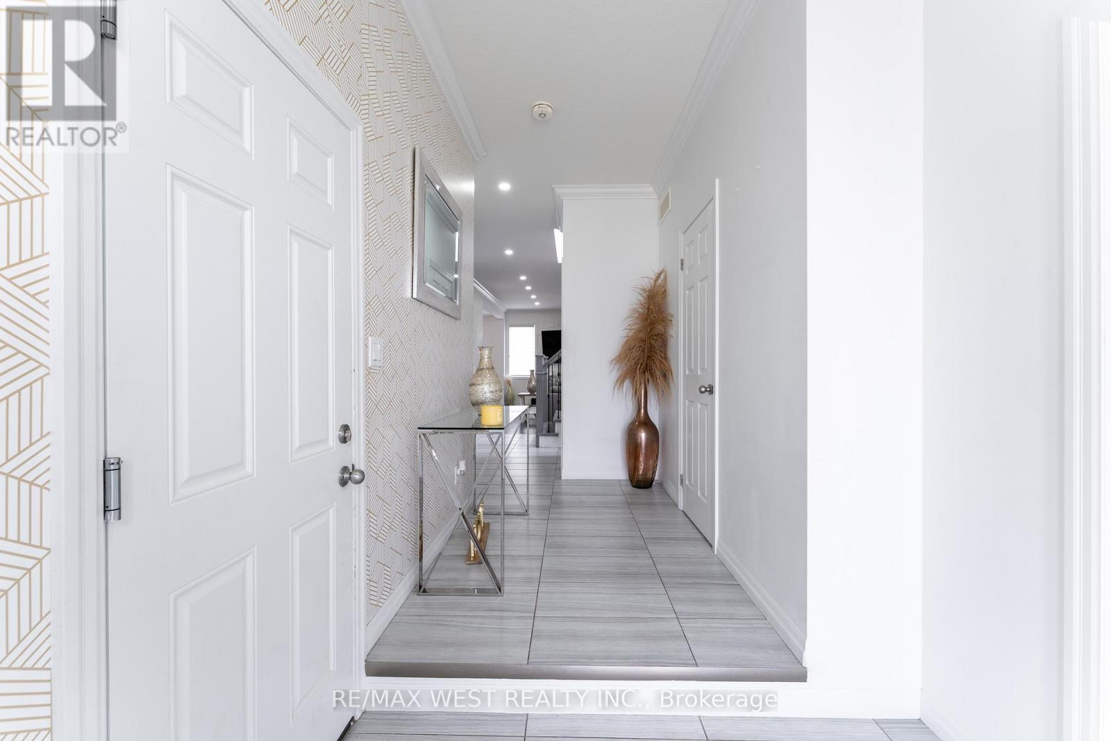 301 Freure Drive, Cambridge, Ontario  N1S 0B5 - Photo 2 - X12685888