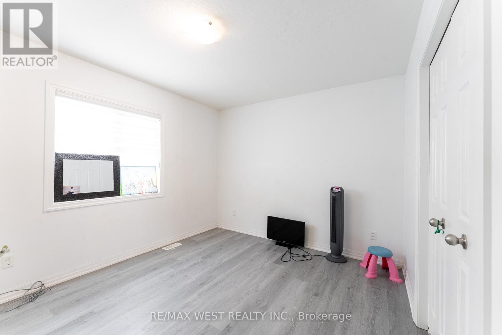 301 Freure Drive, Cambridge, Ontario  N1S 0B5 - Photo 25 - X12685888