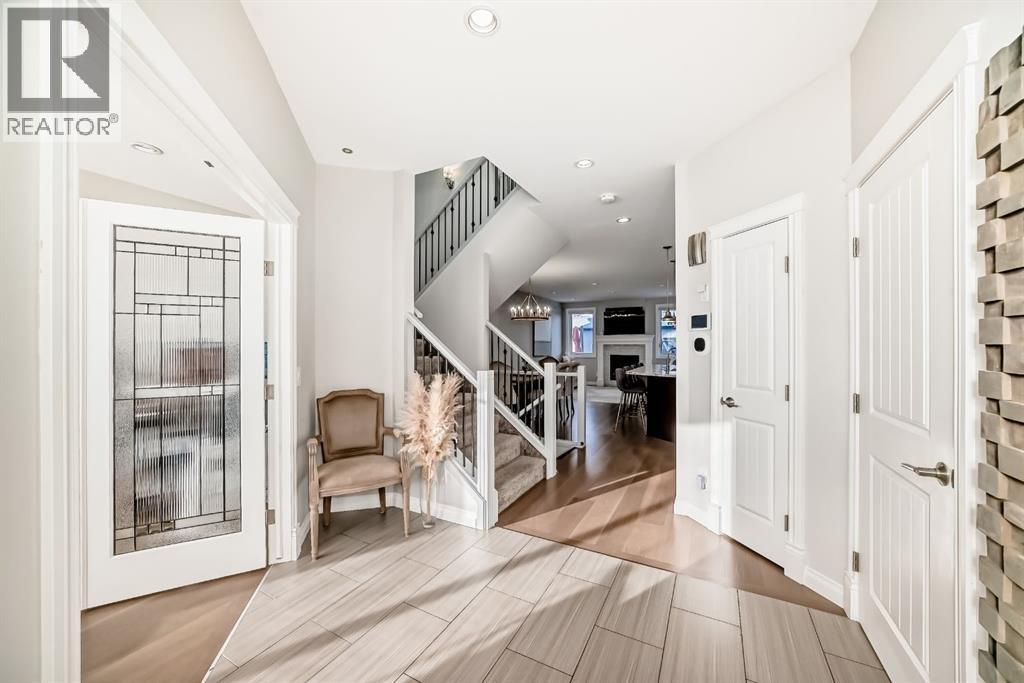 4627 83 Street Nw, Calgary, Alberta  T3B 2R1 - Photo 6 - A2292481