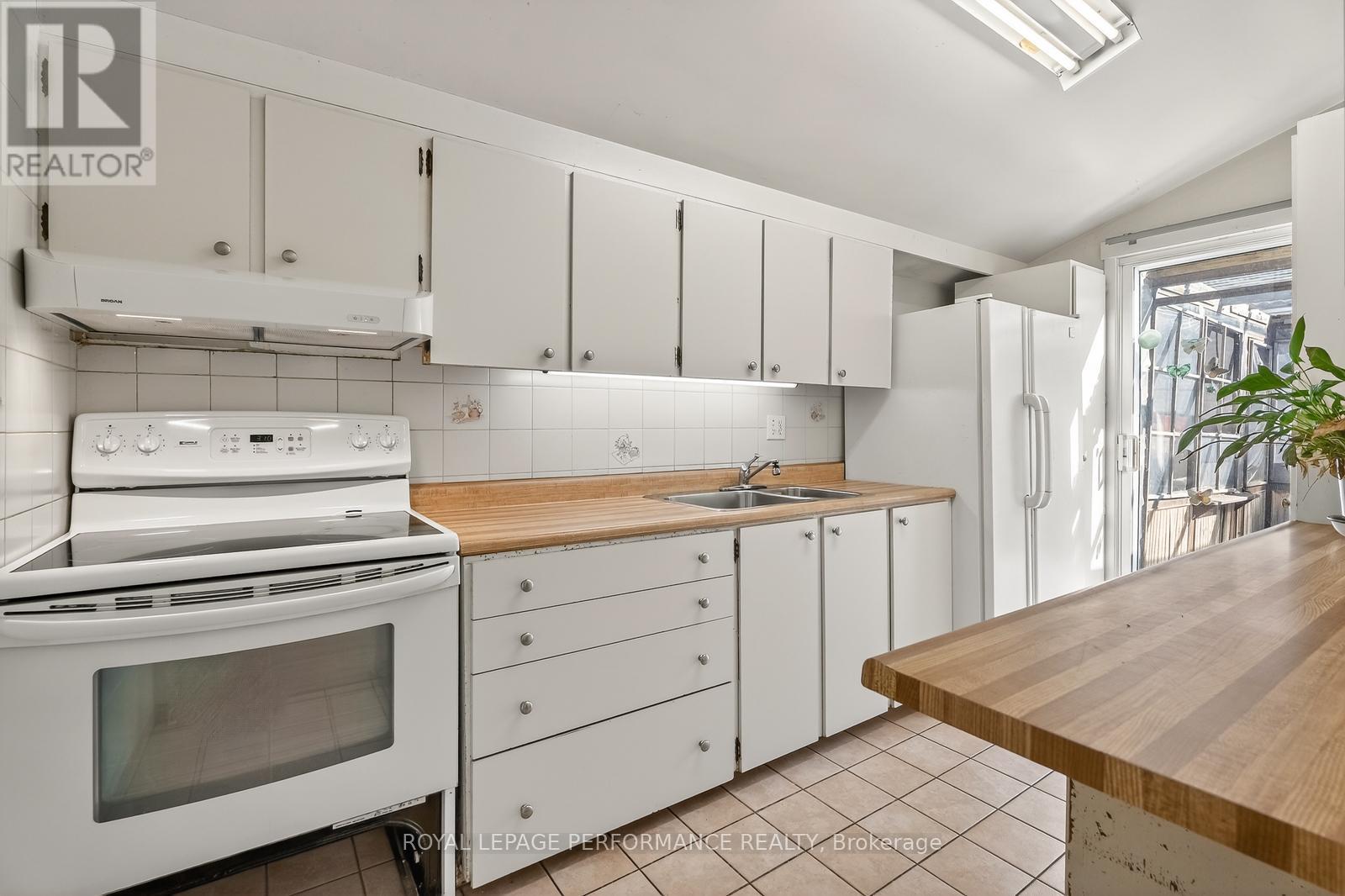 1132 Adirondack Drive, Ottawa, Ontario  K2C 2V1 - Photo 13 - X12893852