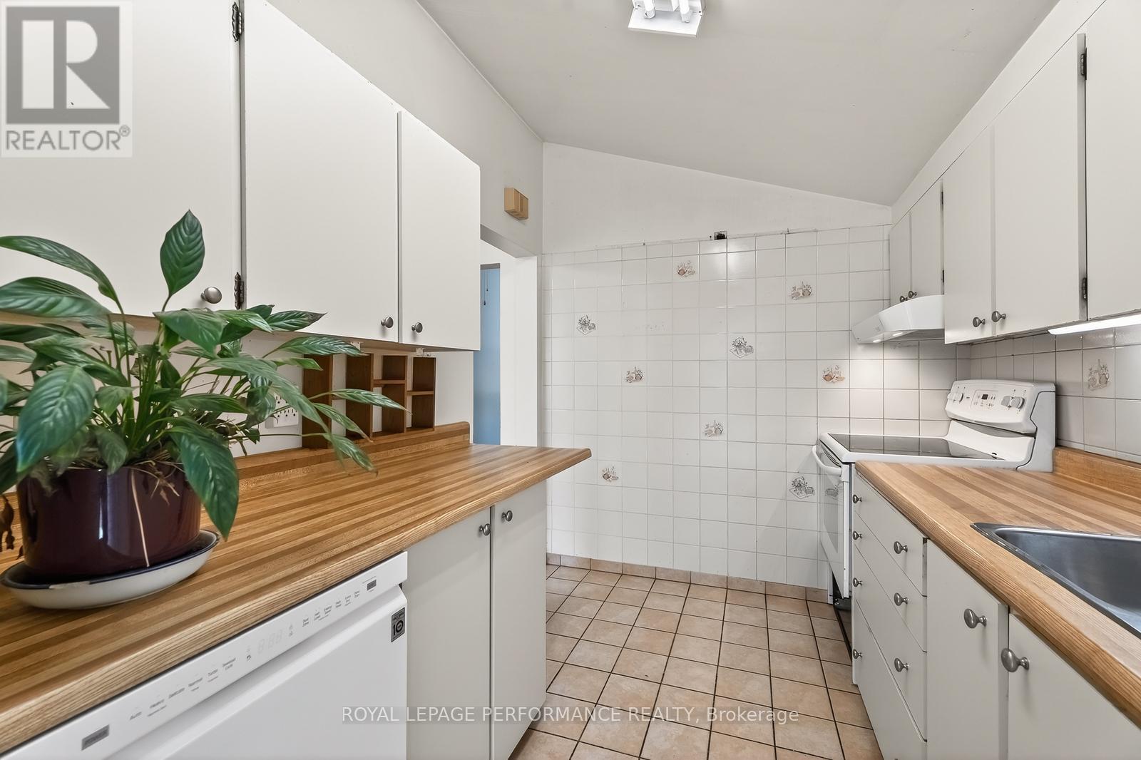 1132 Adirondack Drive, Ottawa, Ontario  K2C 2V1 - Photo 15 - X12893852