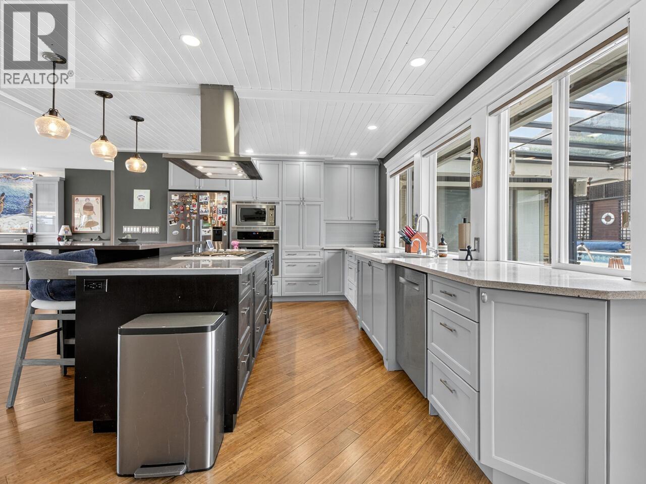 1052 Corona Crescent, Coquitlam, British Columbia  V3J 7J3 - Photo 8 - R3100766