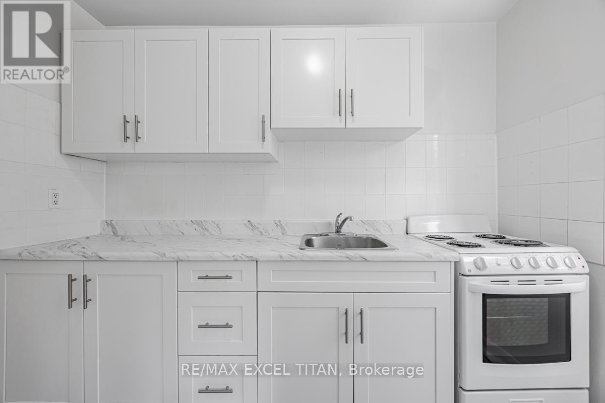 304 - 4 Hill Heights Road, Toronto (Stonegate-Queensway), Ontario  M8Y 1Z1 - Photo 10 - W12893804