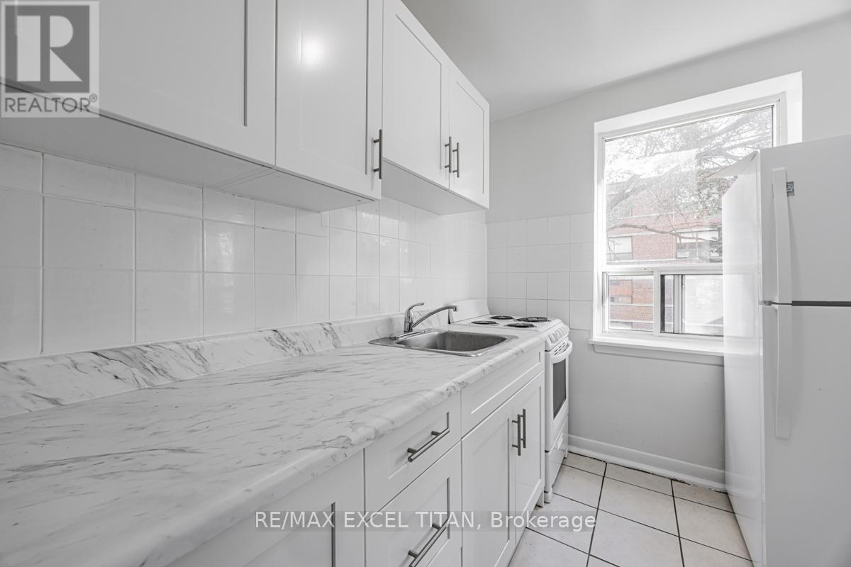 304 - 4 Hill Heights Road, Toronto (Stonegate-Queensway), Ontario  M8Y 1Z1 - Photo 11 - W12893804