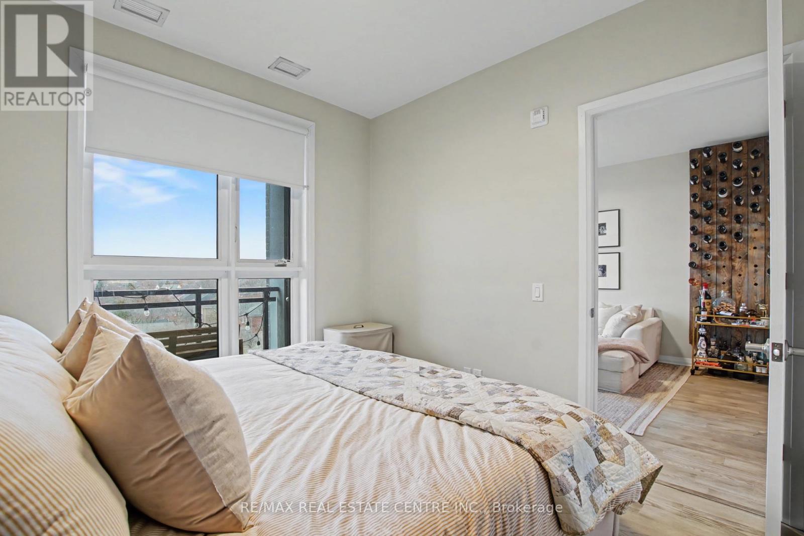 309 - 95 Dundas Street W, Oakville, Ontario  L6M 5N4 - Photo 11 - W12893834