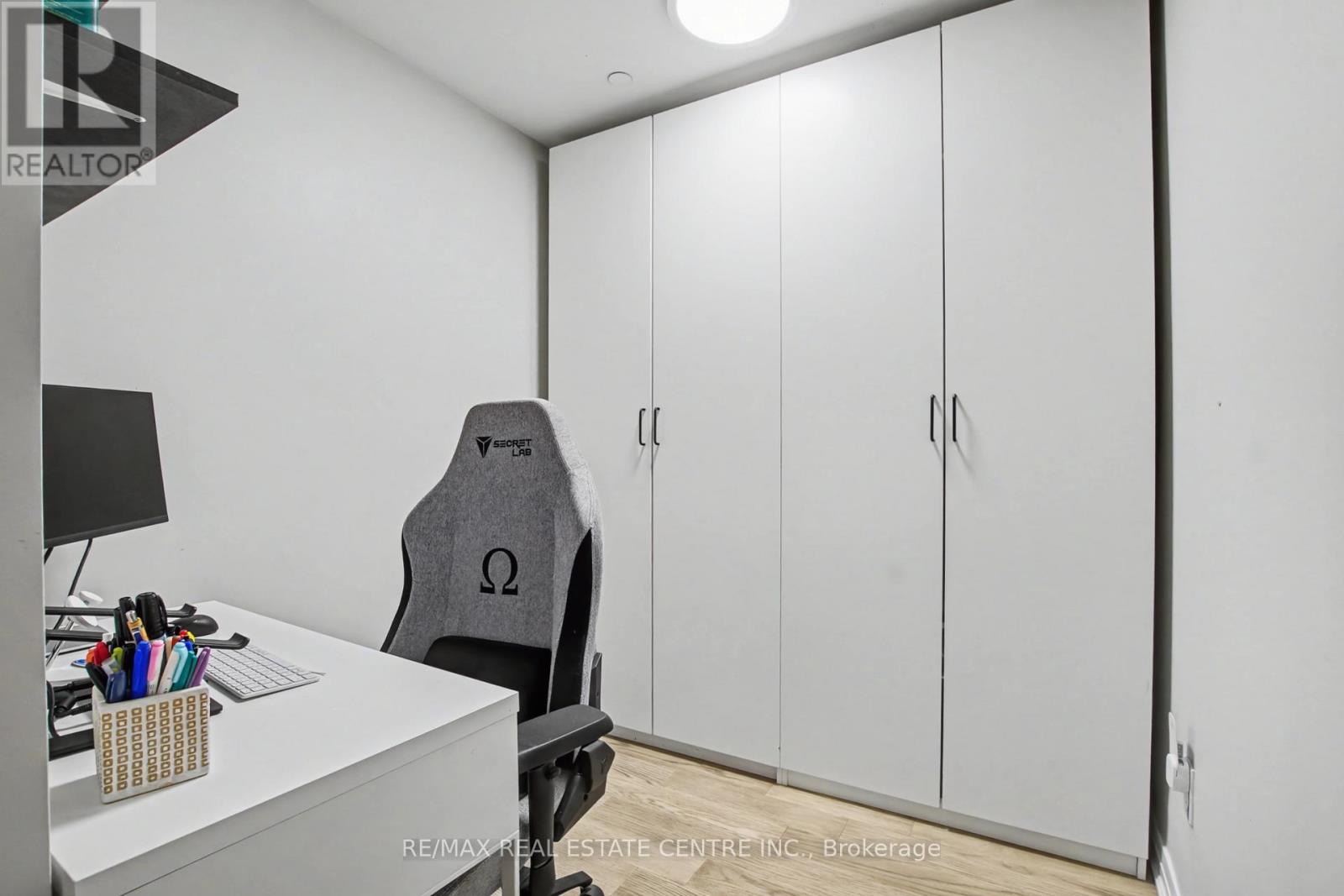 309 - 95 Dundas Street W, Oakville, Ontario  L6M 5N4 - Photo 13 - W12893834