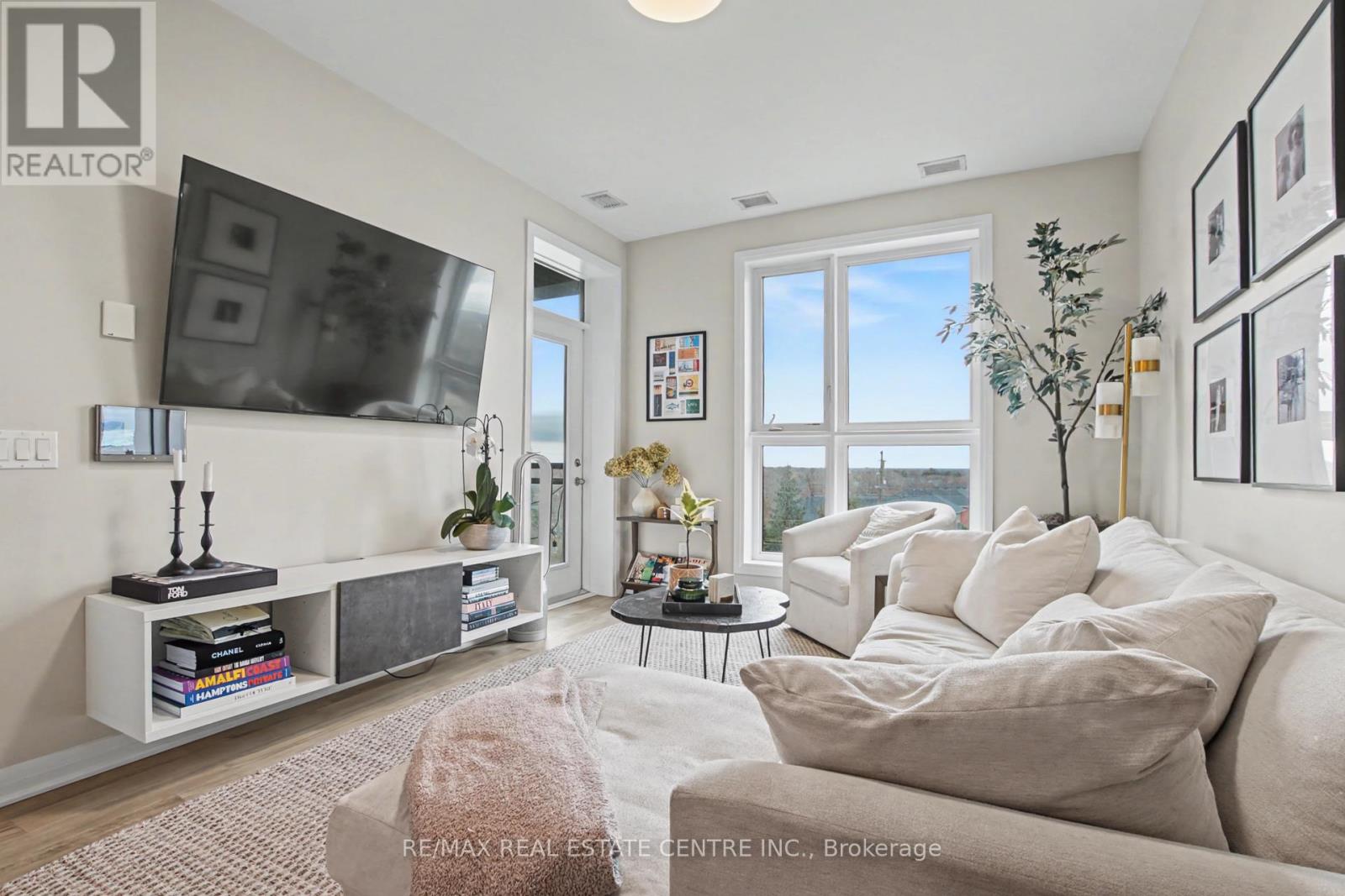 309 - 95 Dundas Street W, Oakville, Ontario  L6M 5N4 - Photo 4 - W12893834