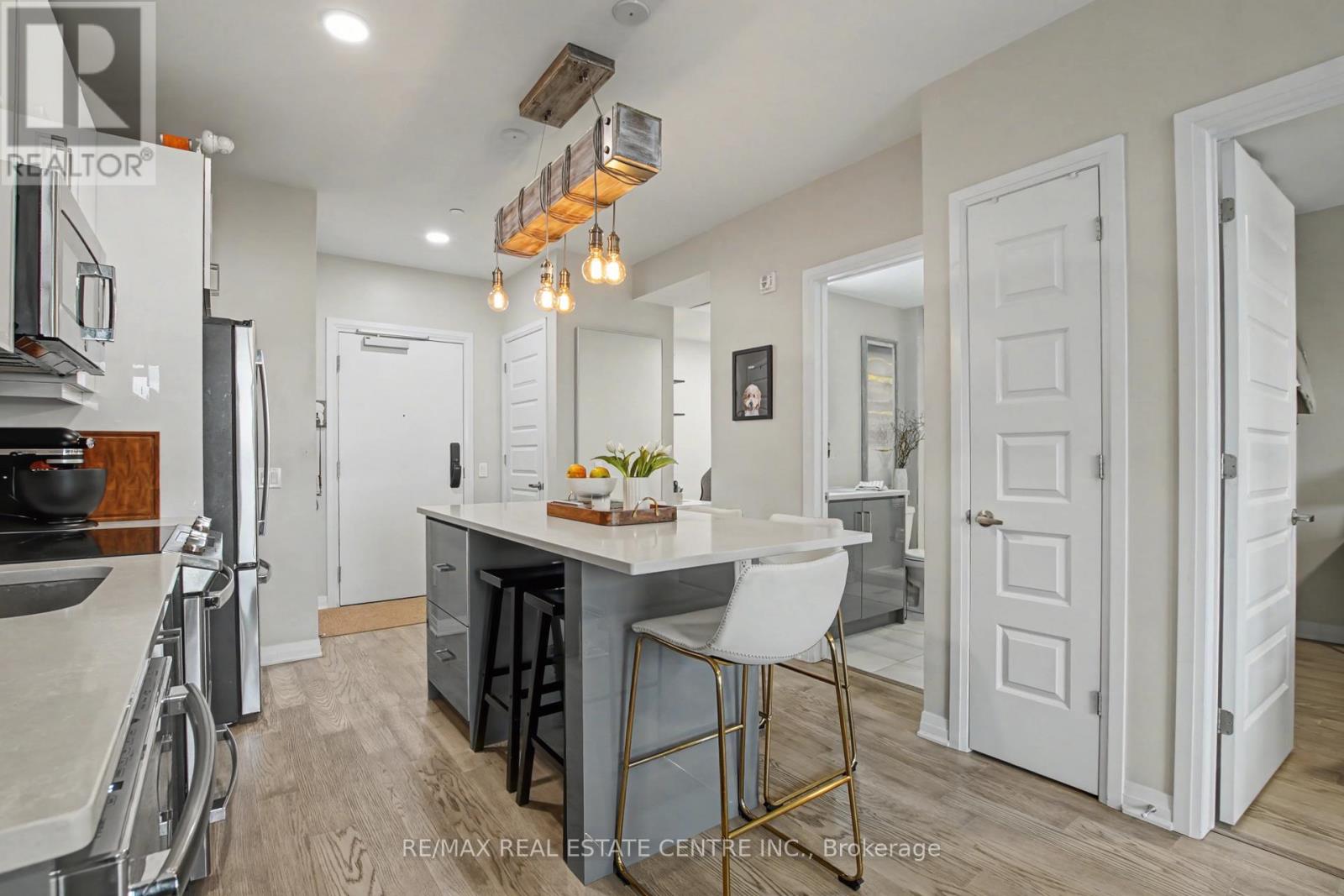 309 - 95 Dundas Street W, Oakville, Ontario  L6M 5N4 - Photo 9 - W12893834