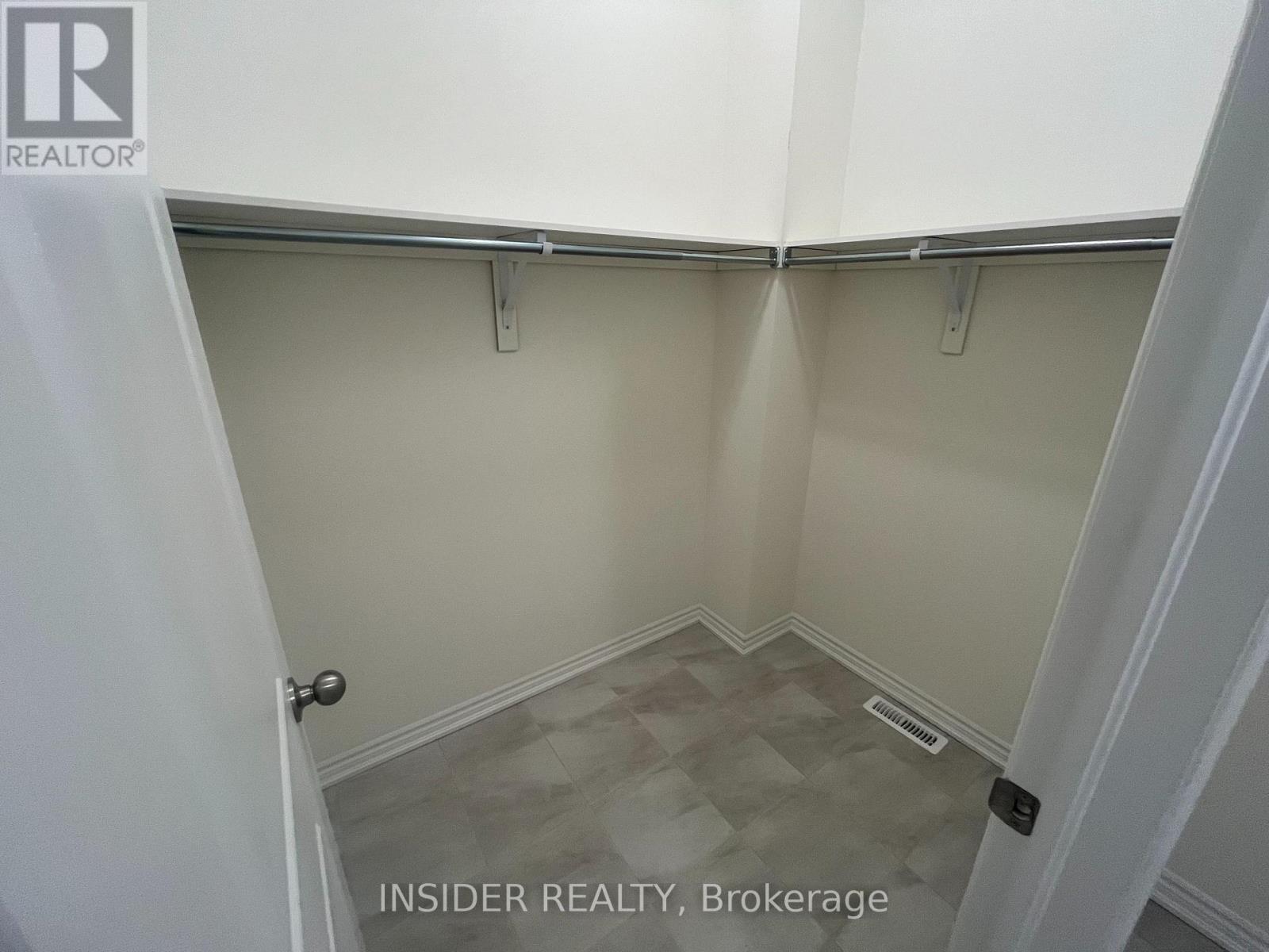 2 Fuller Street, Brampton (Credit Valley), Ontario  L6X 5S4 - Photo 13 - W12893854