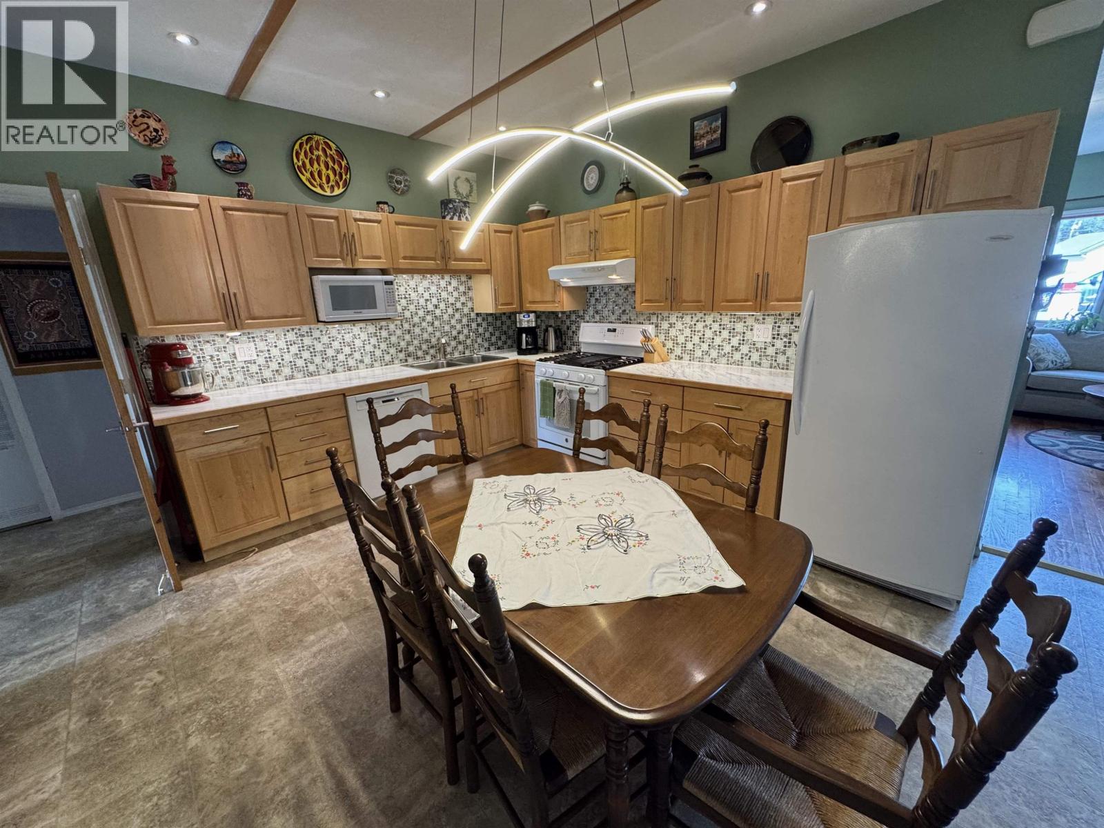 2013 N Third Avenue, Williams Lake, British Columbia  V2G 2W1 - Photo 8 - R3100812