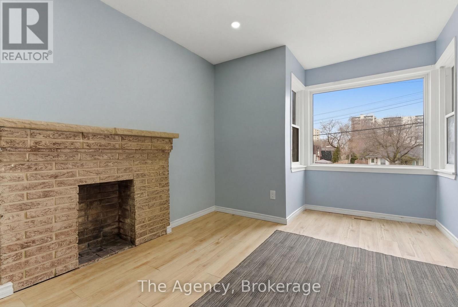 880 Lawrence Road, Hamilton (Rosedale), Ontario  L8K 2A3 - Photo 12 - X12893418